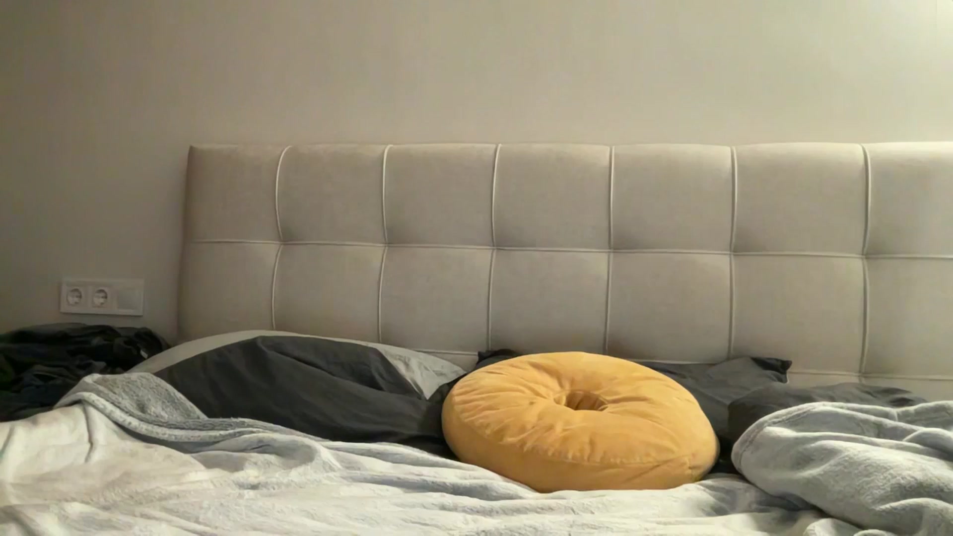 Gallery image thumbnail from kissfreeze's myfreecams stream on, 11/15/2025, 22:05 image 16 of 20