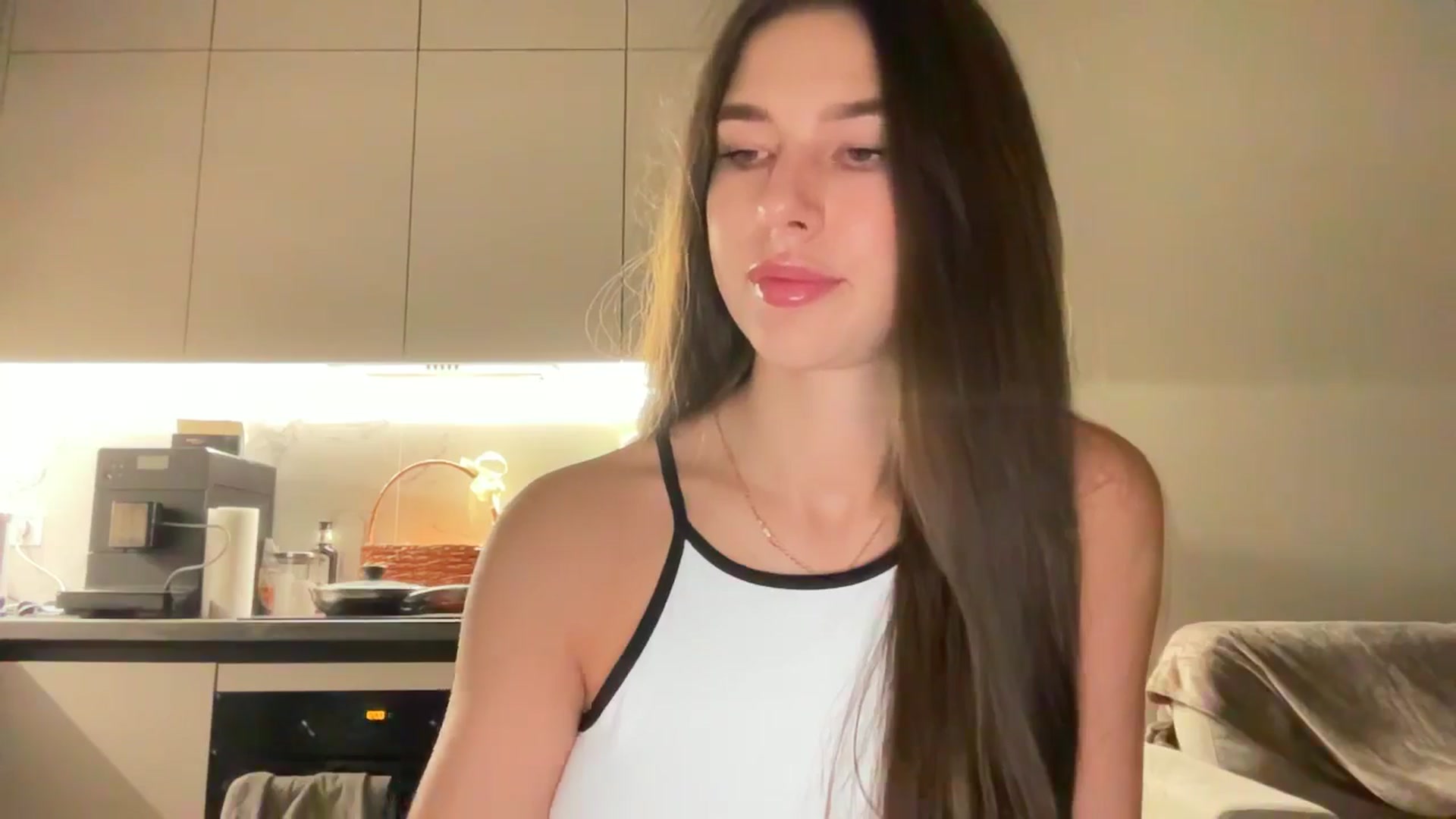 Gallery image thumbnail from kissfreeze's myfreecams stream on, 12/01/2025, 16:35 image 13 of 20