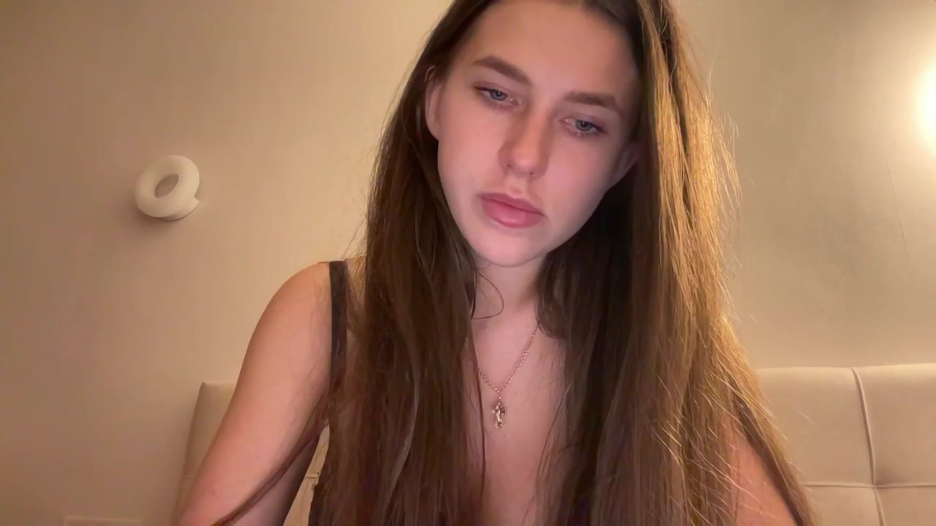 Gallery image thumbnail from kissfreeze's myfreecams stream on, 12/03/2025, 21:24 image 20 of 20