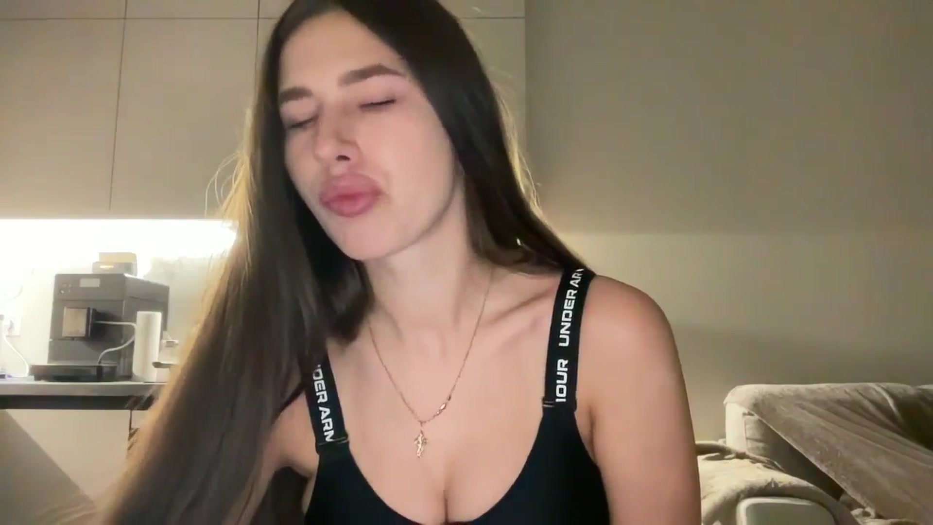 Gallery image thumbnail from kissfreeze's myfreecams stream on, 12/04/2025, 15:10 image 8 of 20