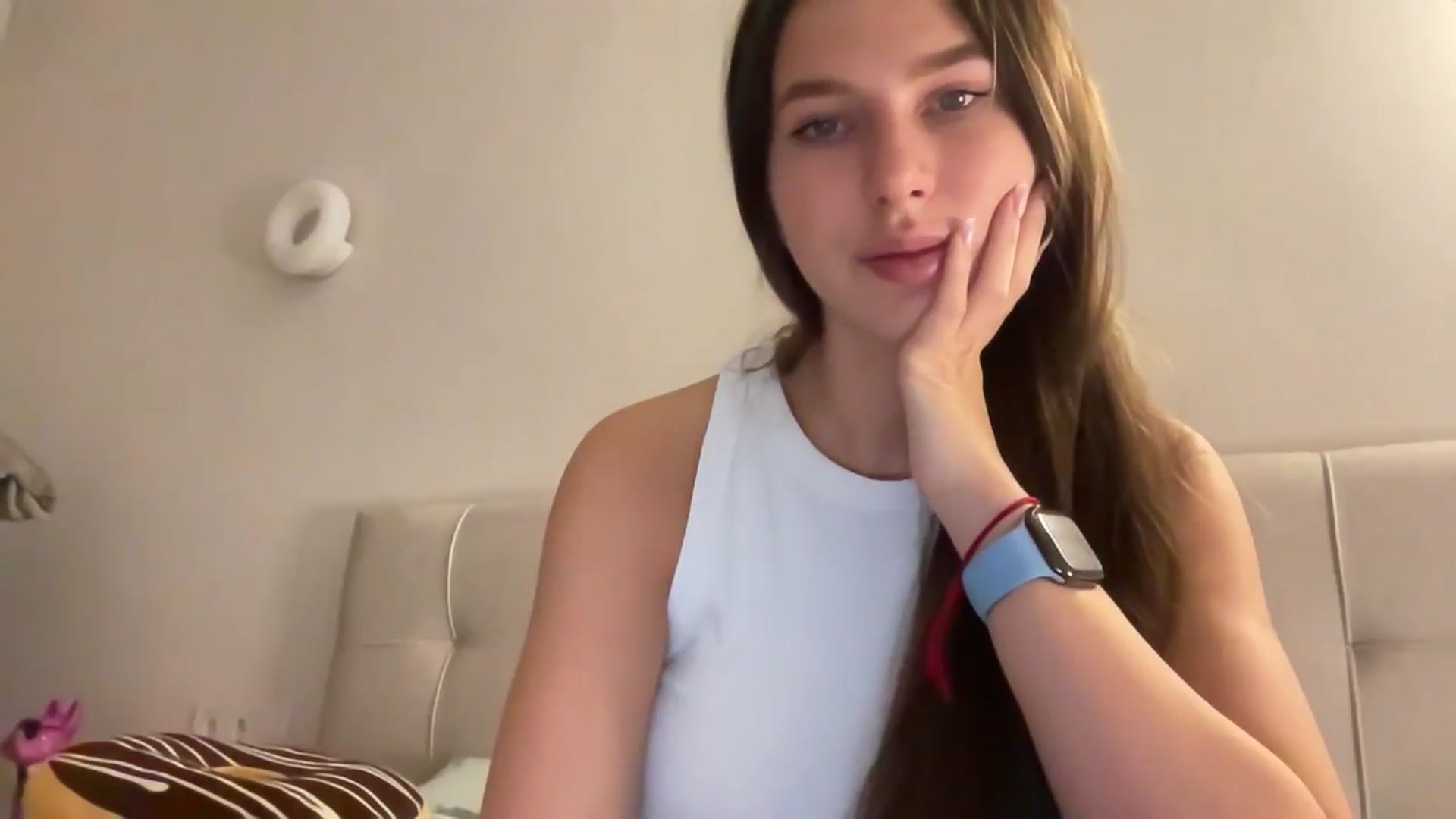 Gallery image thumbnail from kissfreeze's myfreecams stream on, 12/05/2025, 23:42 image 15 of 20