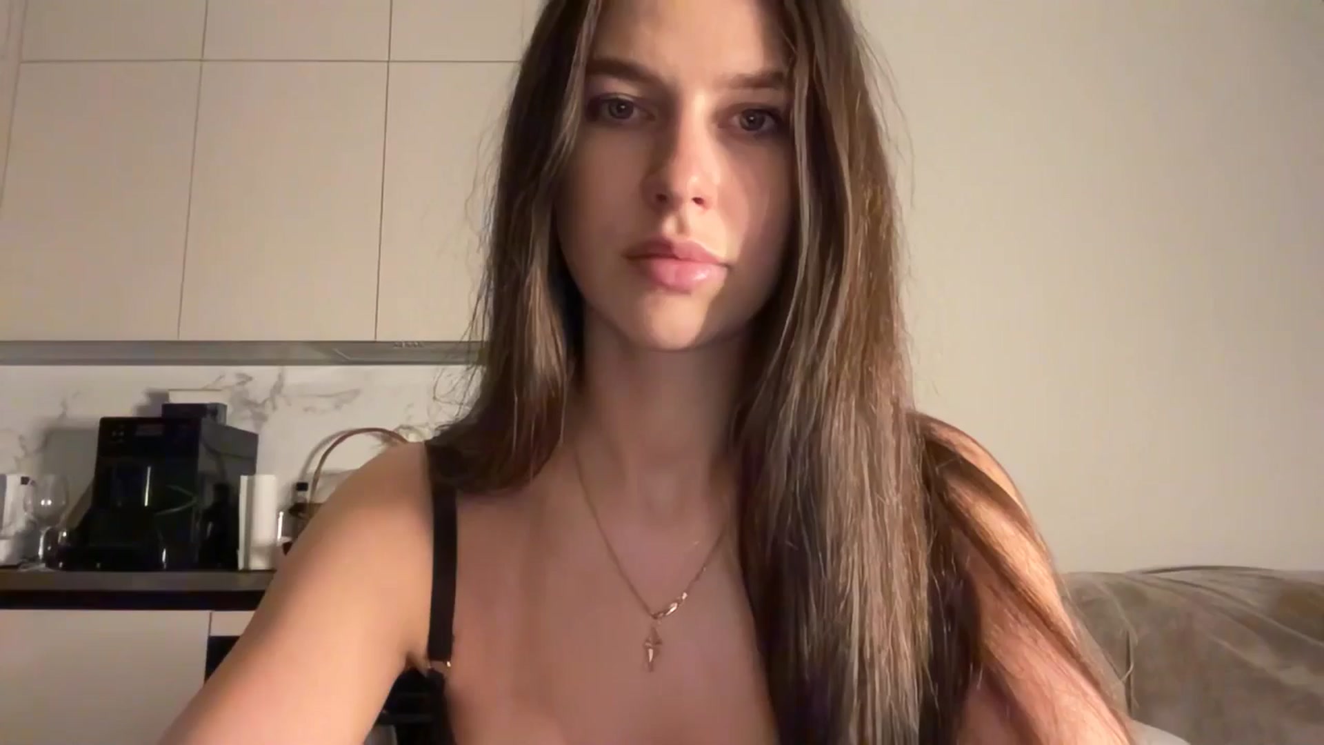 Gallery image thumbnail from kissfreeze's myfreecams stream on, 12/07/2025, 17:30 image 10 of 20