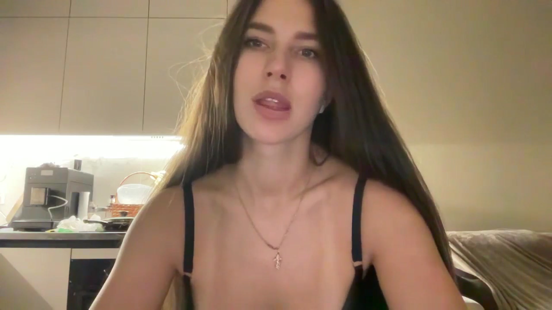 Gallery image thumbnail from kissfreeze's myfreecams stream on, 12/10/2025, 15:33 image 8 of 20
