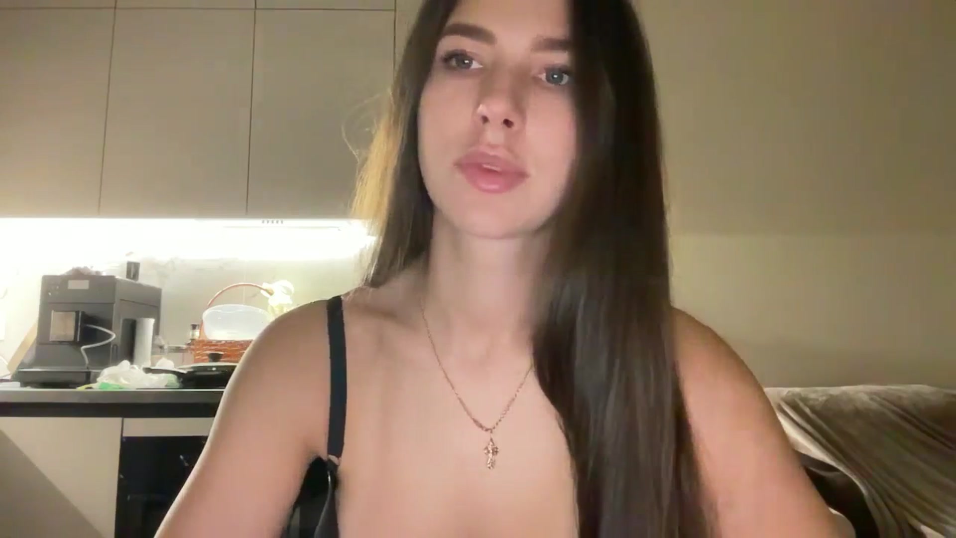 Gallery image thumbnail from kissfreeze's myfreecams stream on, 12/10/2025, 15:33 image 10 of 20