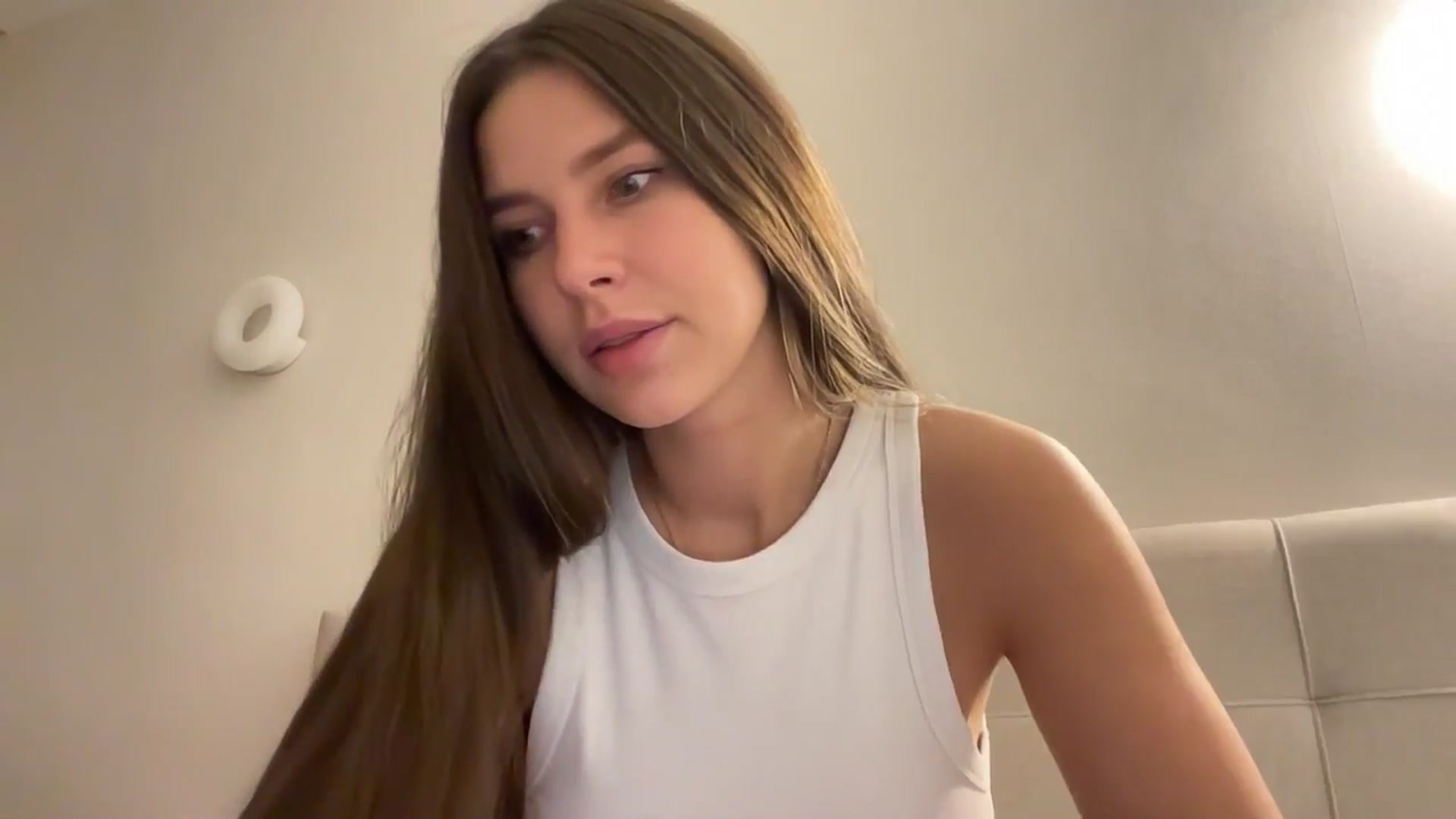 Gallery image thumbnail from kissfreeze's myfreecams stream on, 12/10/2025, 20:51 image 15 of 20