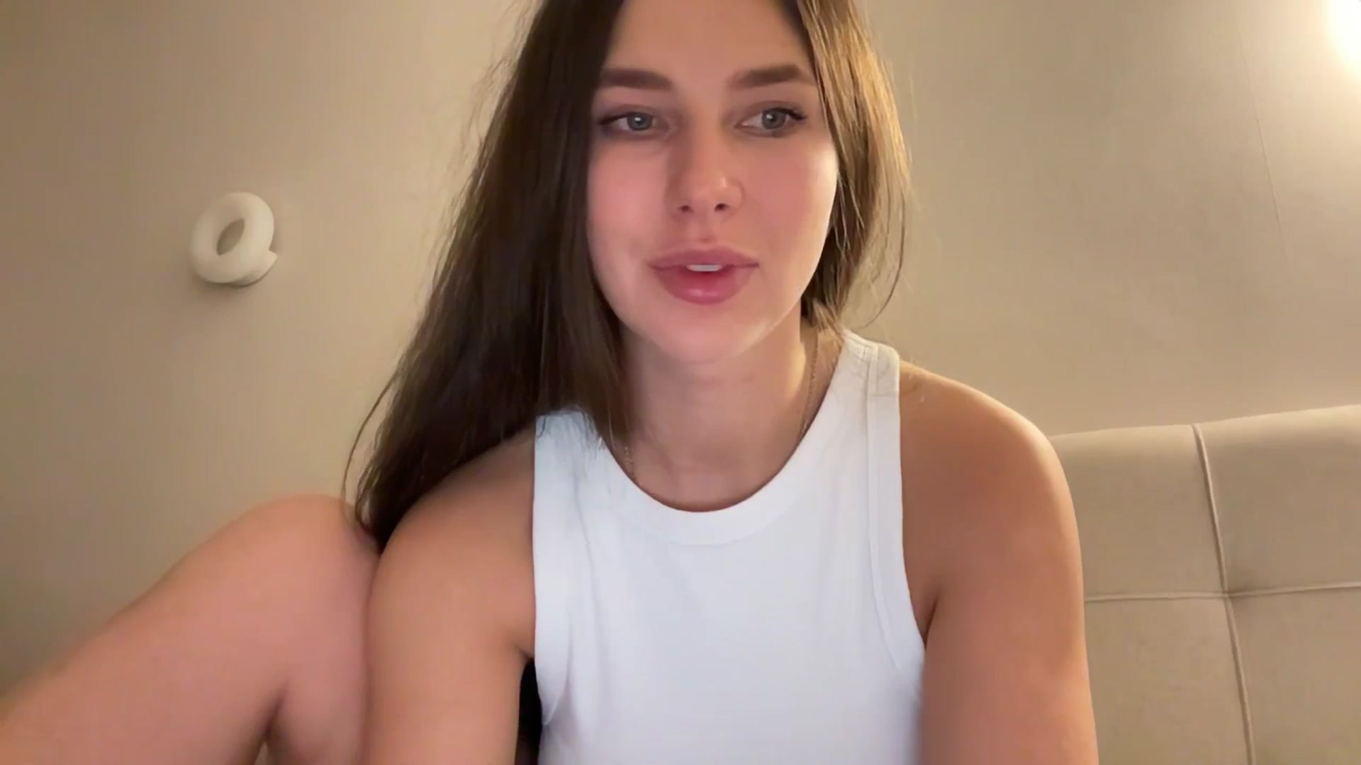 Gallery image thumbnail from kissfreeze's myfreecams stream on, 12/11/2025, 24:02 image 11 of 20