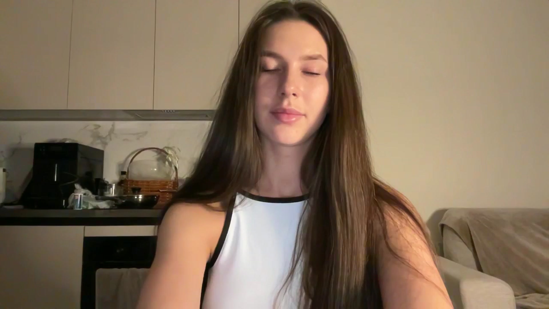 Gallery image thumbnail from kissfreeze's myfreecams stream on, 12/11/2025, 17:37 image 18 of 20
