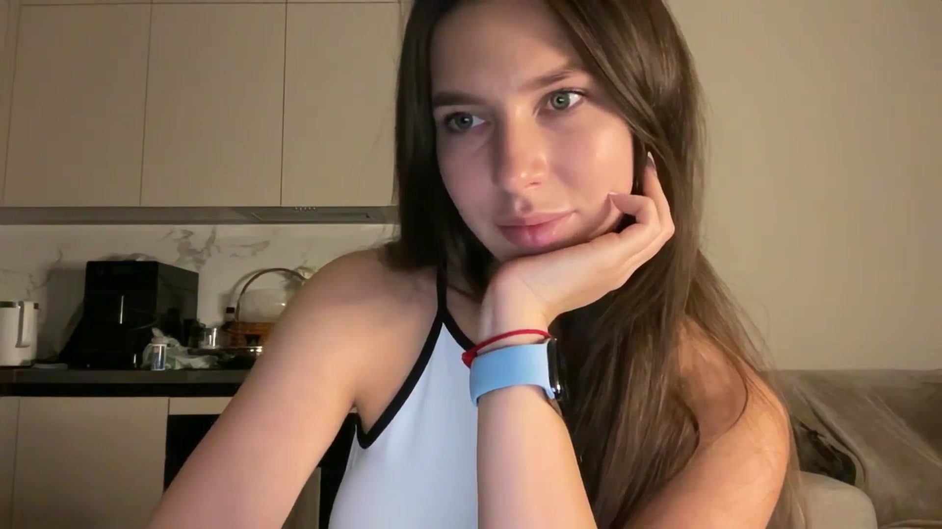 Gallery image thumbnail from kissfreeze's myfreecams stream on, 12/11/2025, 17:37 image 8 of 20