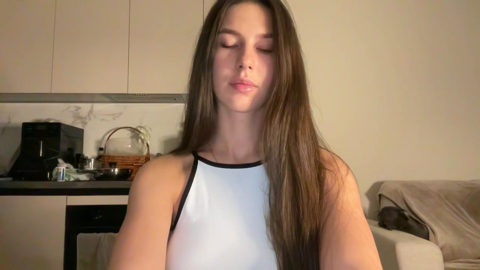 Gallery image thumbnail from kissfreeze's myfreecams stream on, 12/11/2025, 17:37 image 12 of 20