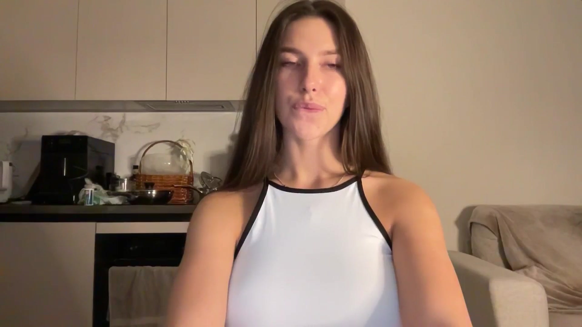 Gallery image thumbnail from kissfreeze's myfreecams stream on, 12/11/2025, 17:37 image 6 of 20