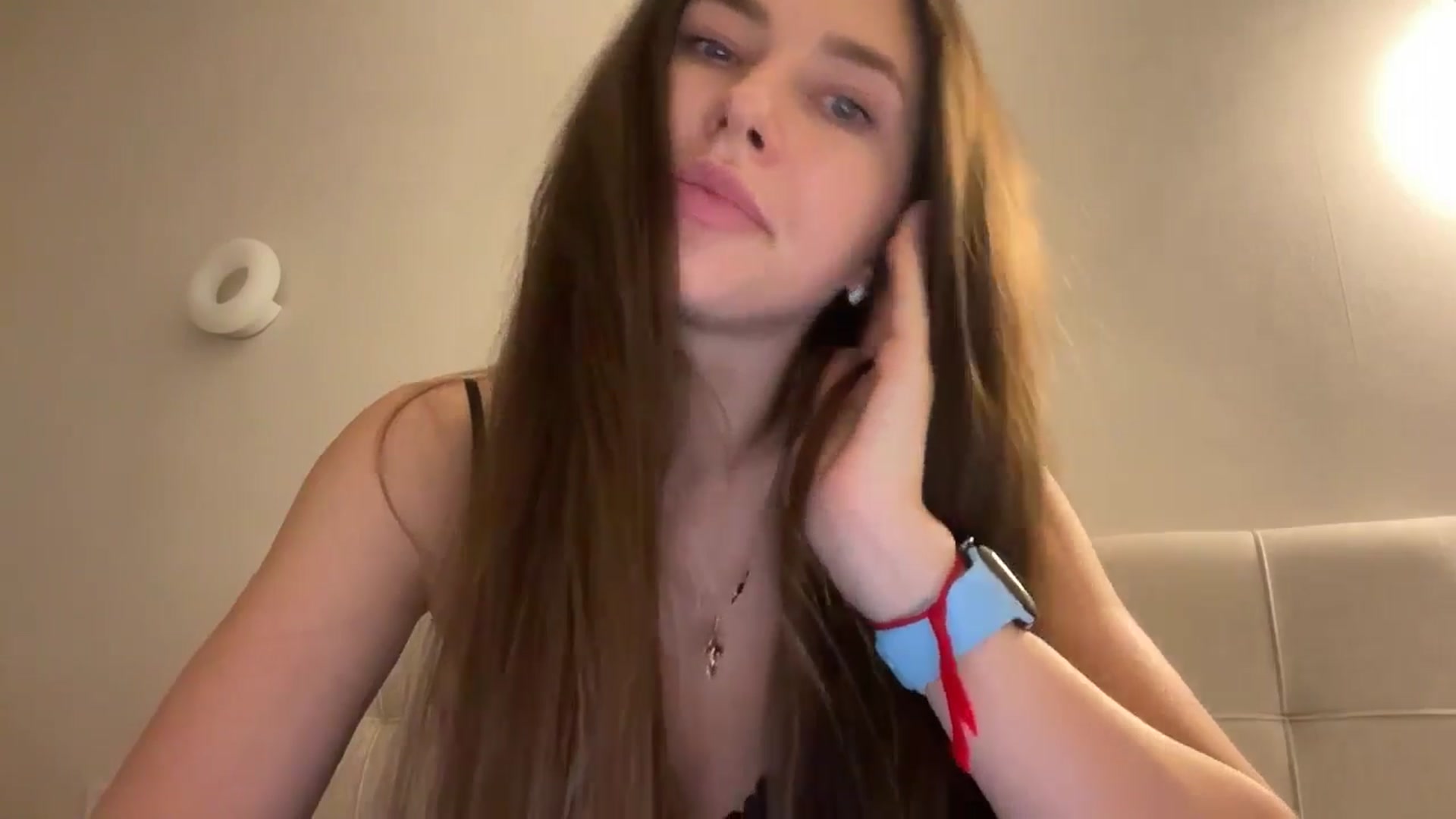 Gallery image thumbnail from kissfreeze's myfreecams stream on, 12/14/2025, 24:44 image 20 of 20