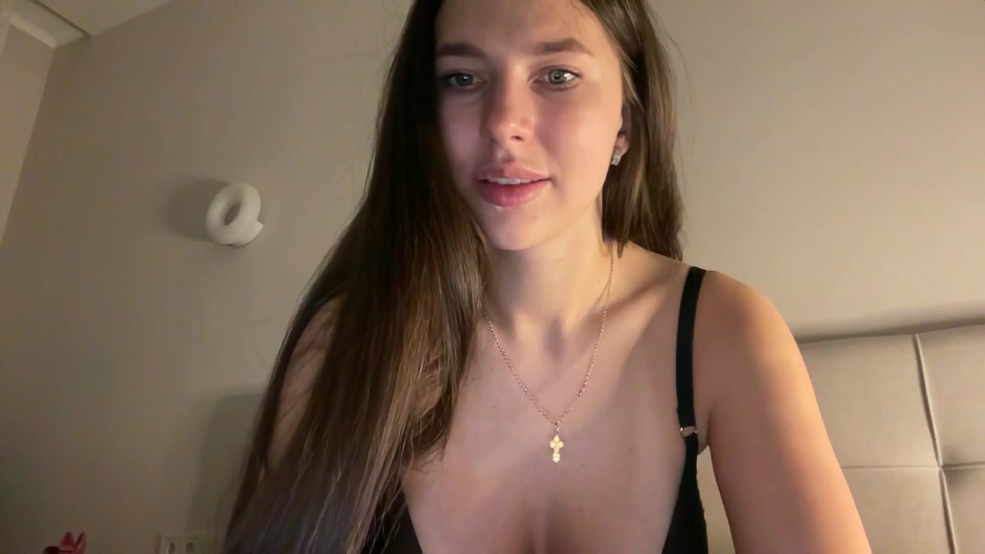 Gallery image thumbnail from kissfreeze's myfreecams stream on, 12/15/2025, 01:55 image 9 of 20