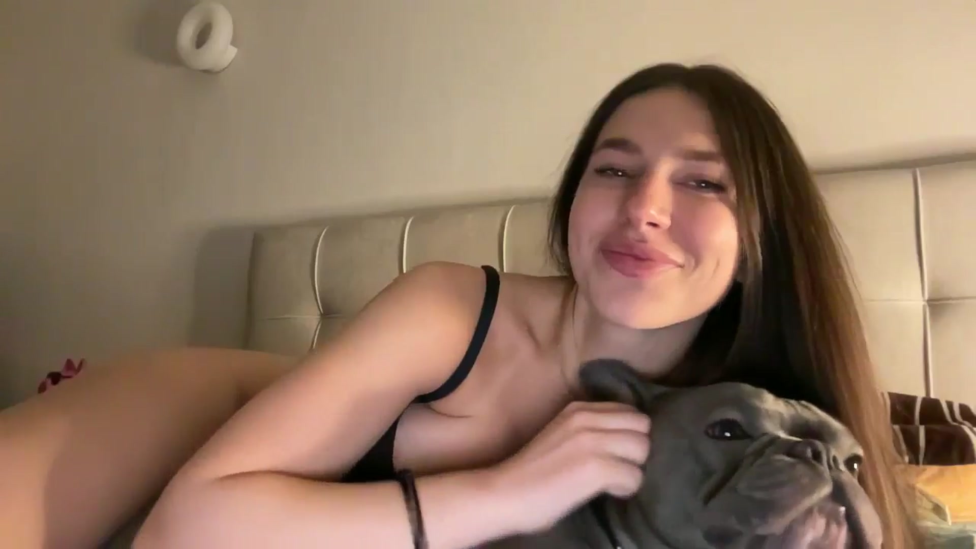 Gallery image thumbnail from kissfreeze's myfreecams stream on, 12/15/2025, 01:55 image 17 of 20
