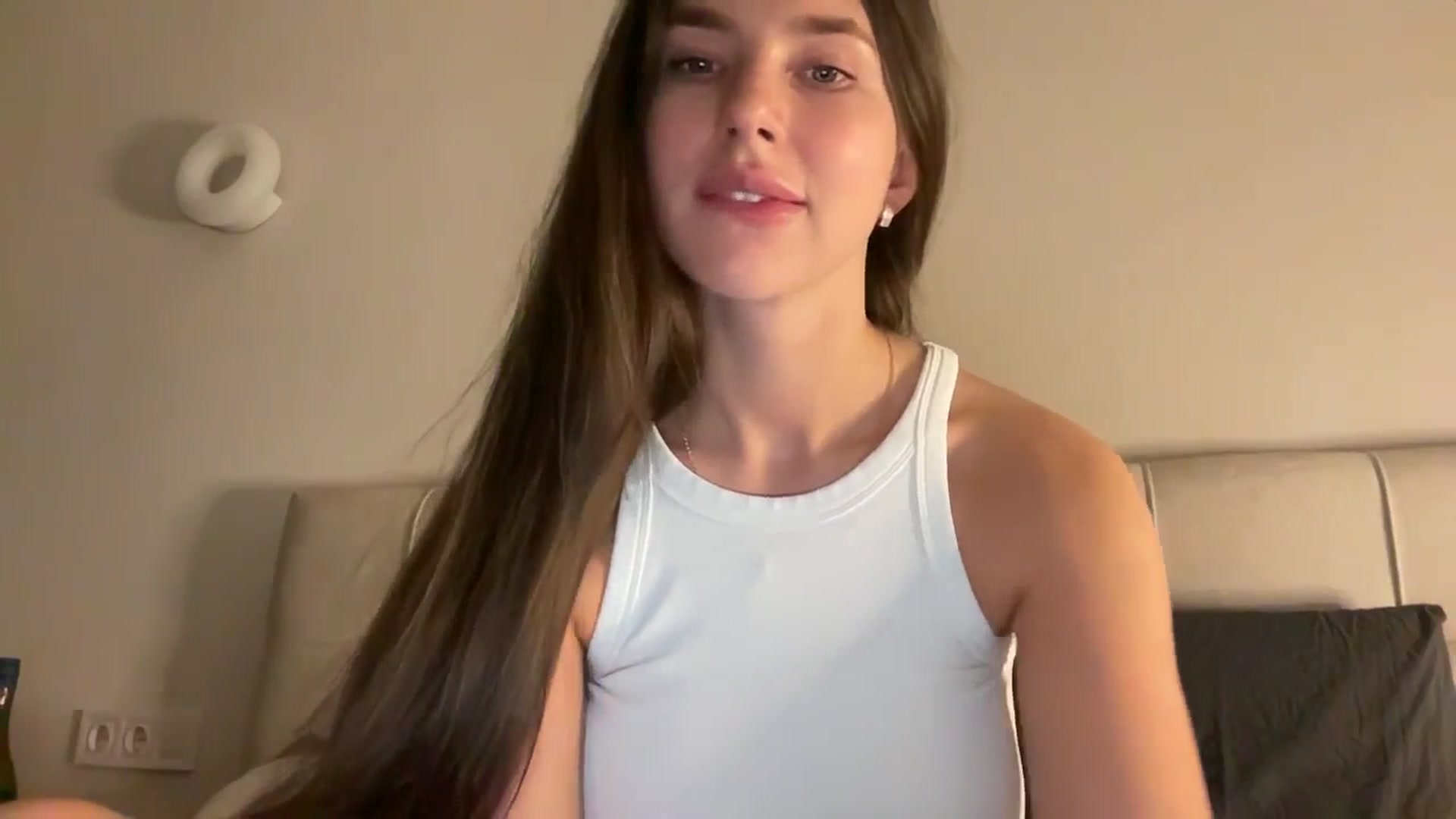 Gallery image thumbnail from kissfreeze's myfreecams stream on, 12/19/2025, 22:00 image 19 of 20