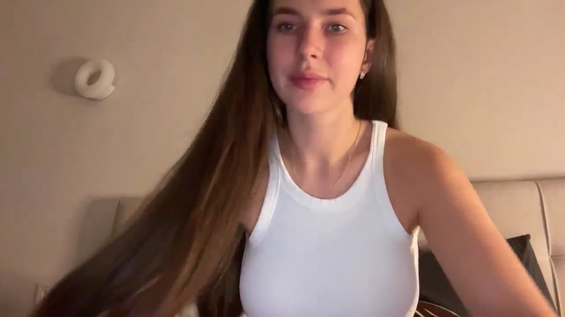 Gallery image thumbnail from kissfreeze's myfreecams stream on, 12/19/2025, 22:00 image 3 of 20