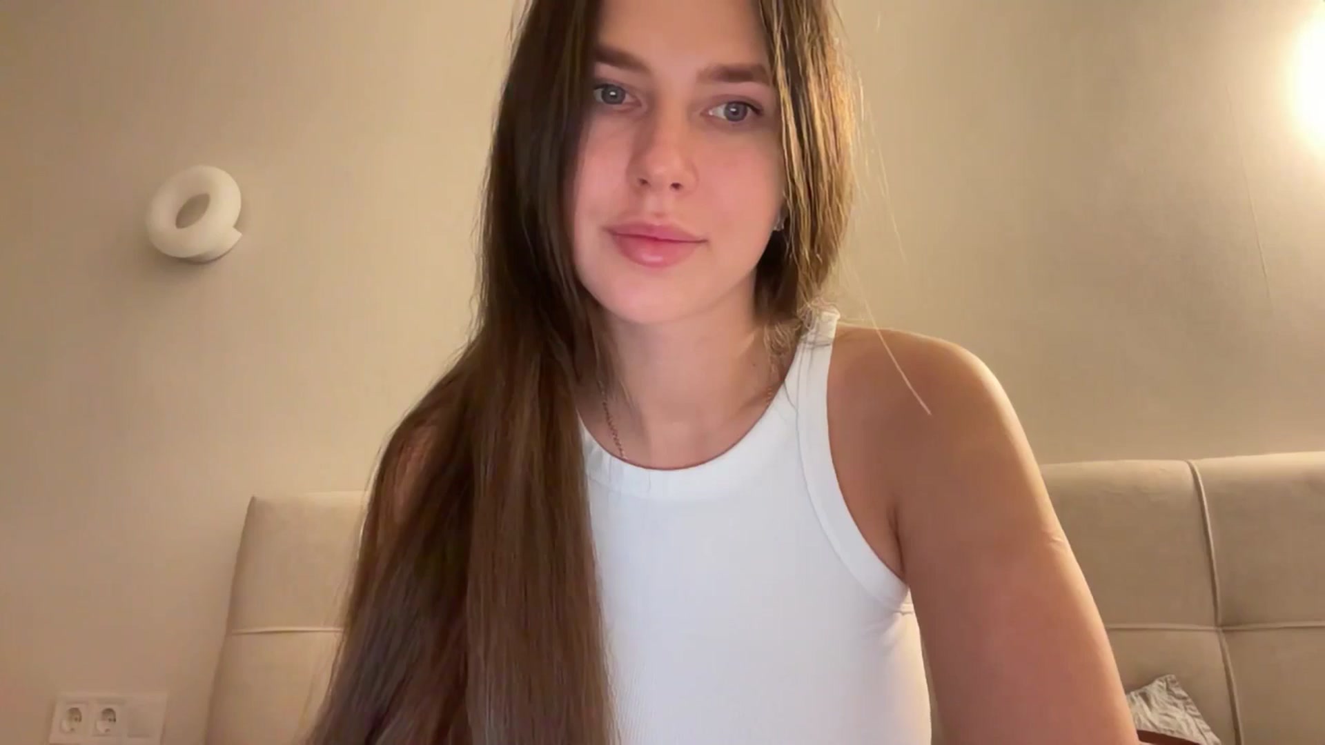 Gallery image thumbnail from kissfreeze's myfreecams stream on, 12/20/2025, 01:40 image 15 of 20
