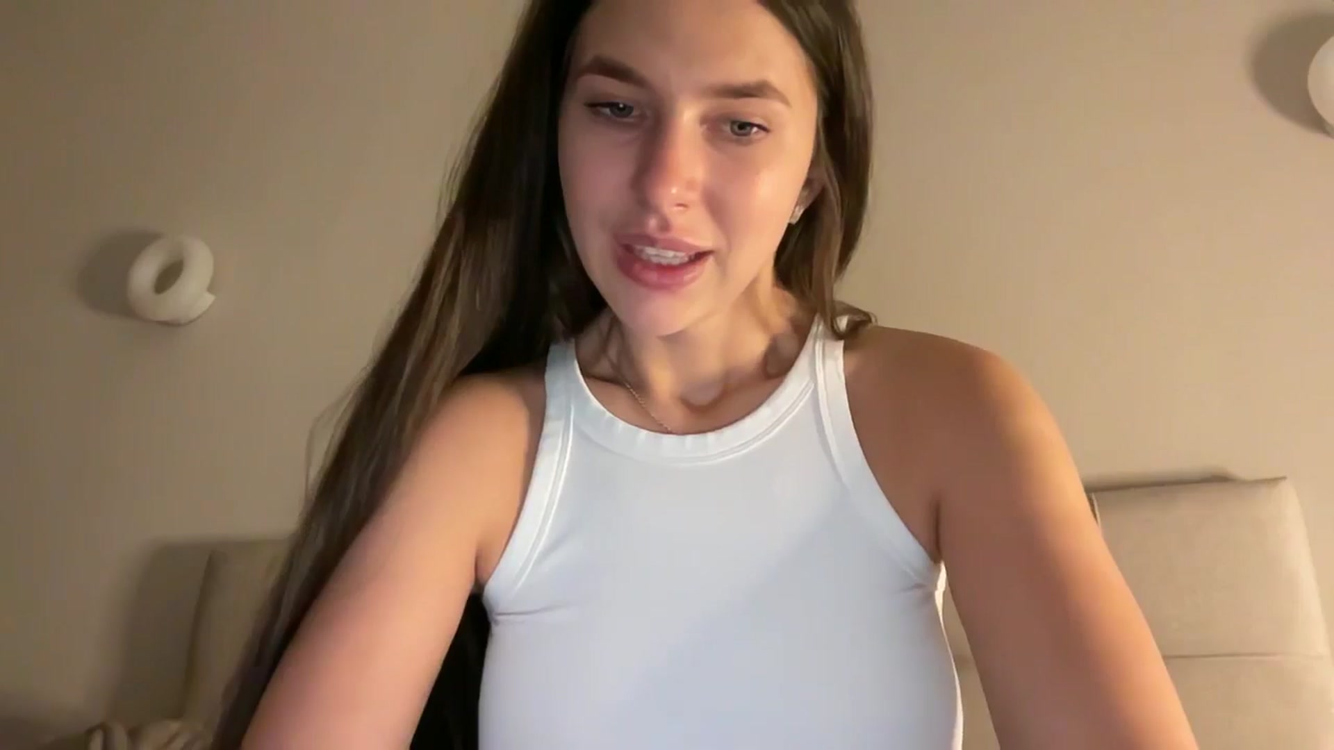 Gallery image thumbnail from kissfreeze's myfreecams stream on, 12/20/2025, 16:47 image 9 of 20