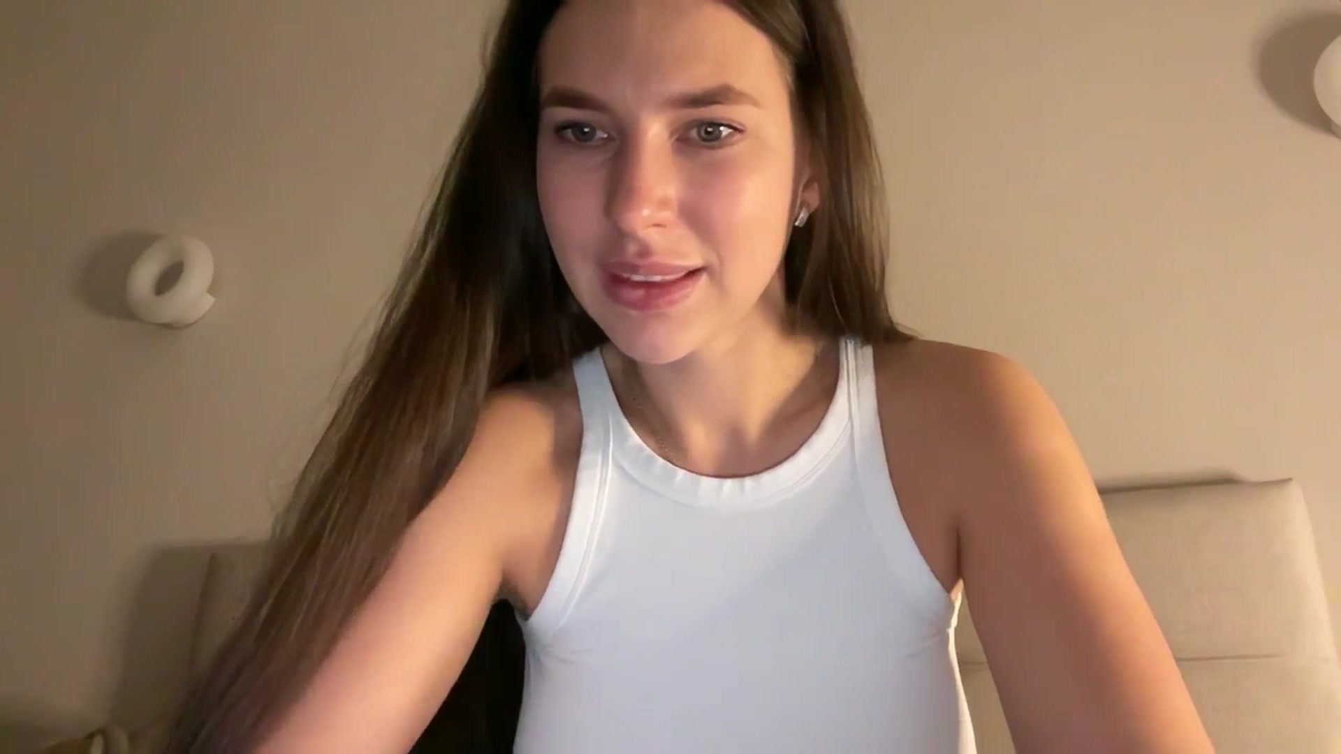Gallery image thumbnail from kissfreeze's myfreecams stream on, 12/20/2025, 16:47 image 8 of 20