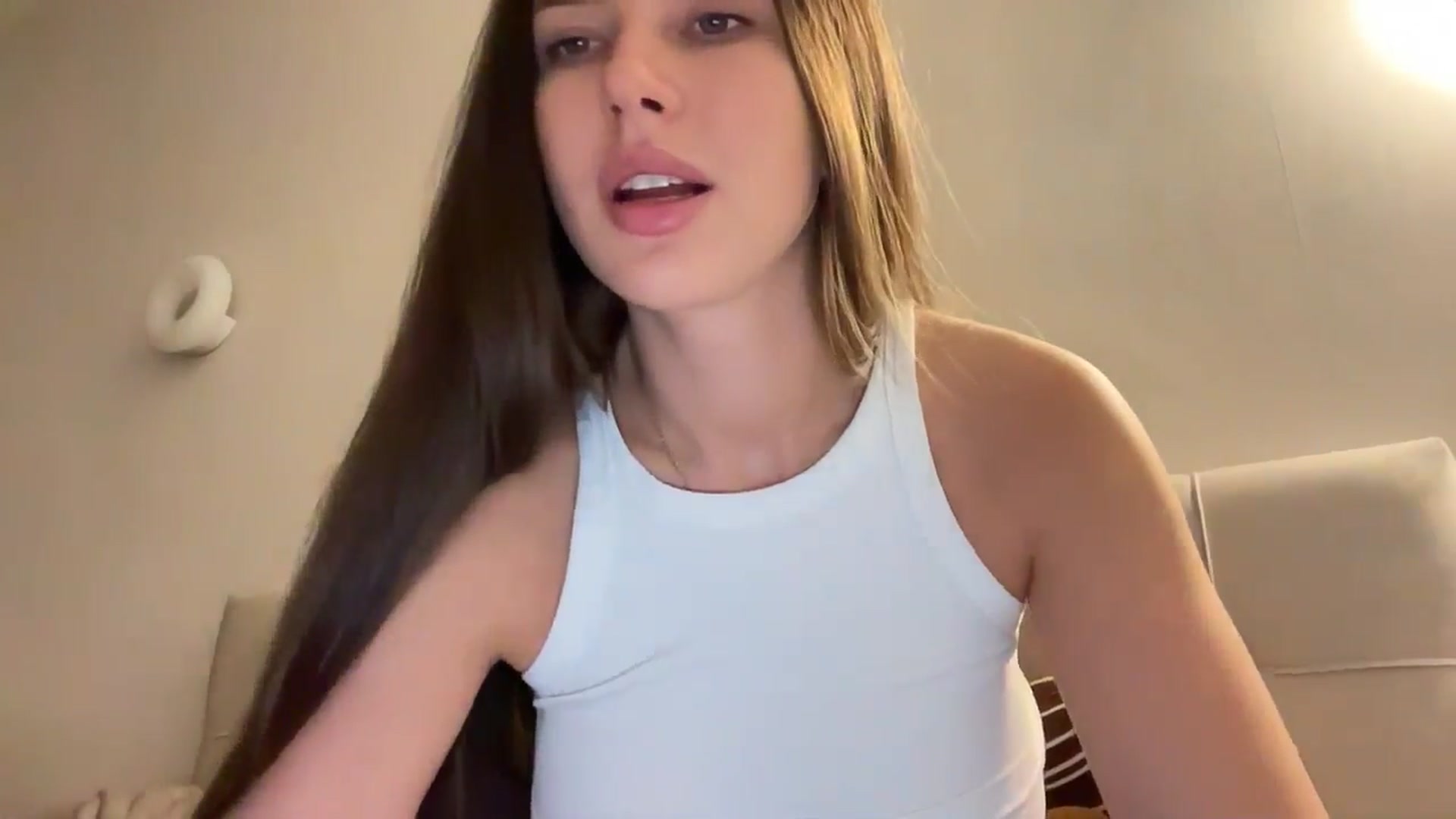 Gallery image thumbnail from kissfreeze's myfreecams stream on, 12/20/2025, 21:14 image 11 of 20
