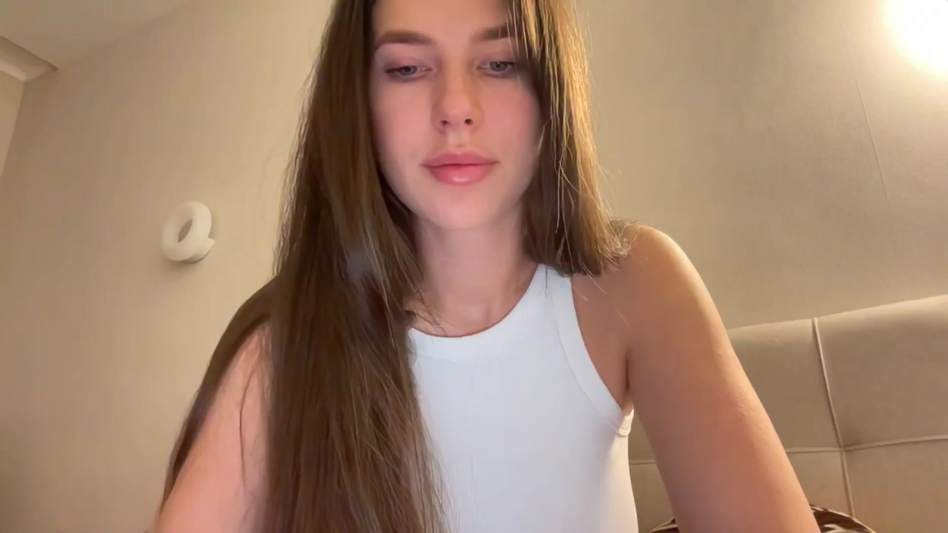 Gallery image thumbnail from kissfreeze's myfreecams stream on, 12/21/2025, 24:58 image 18 of 20
