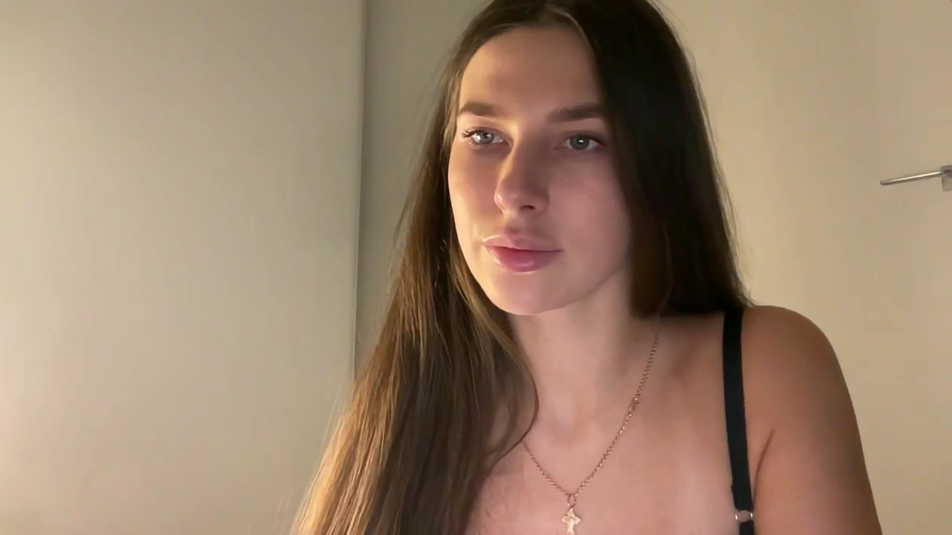 Gallery image thumbnail from kissfreeze's myfreecams stream on, 12/21/2025, 15:18 image 13 of 20
