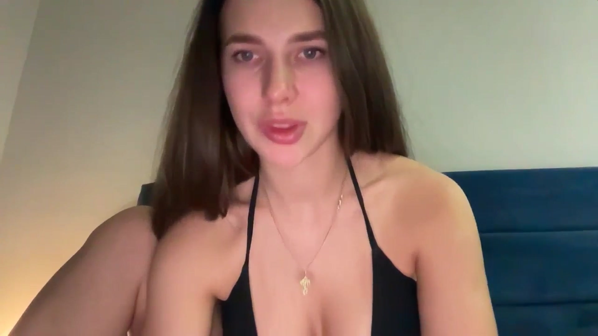 Gallery image thumbnail from kissfreeze's myfreecams stream on, 01/04/2026, 22:16 image 2 of 20