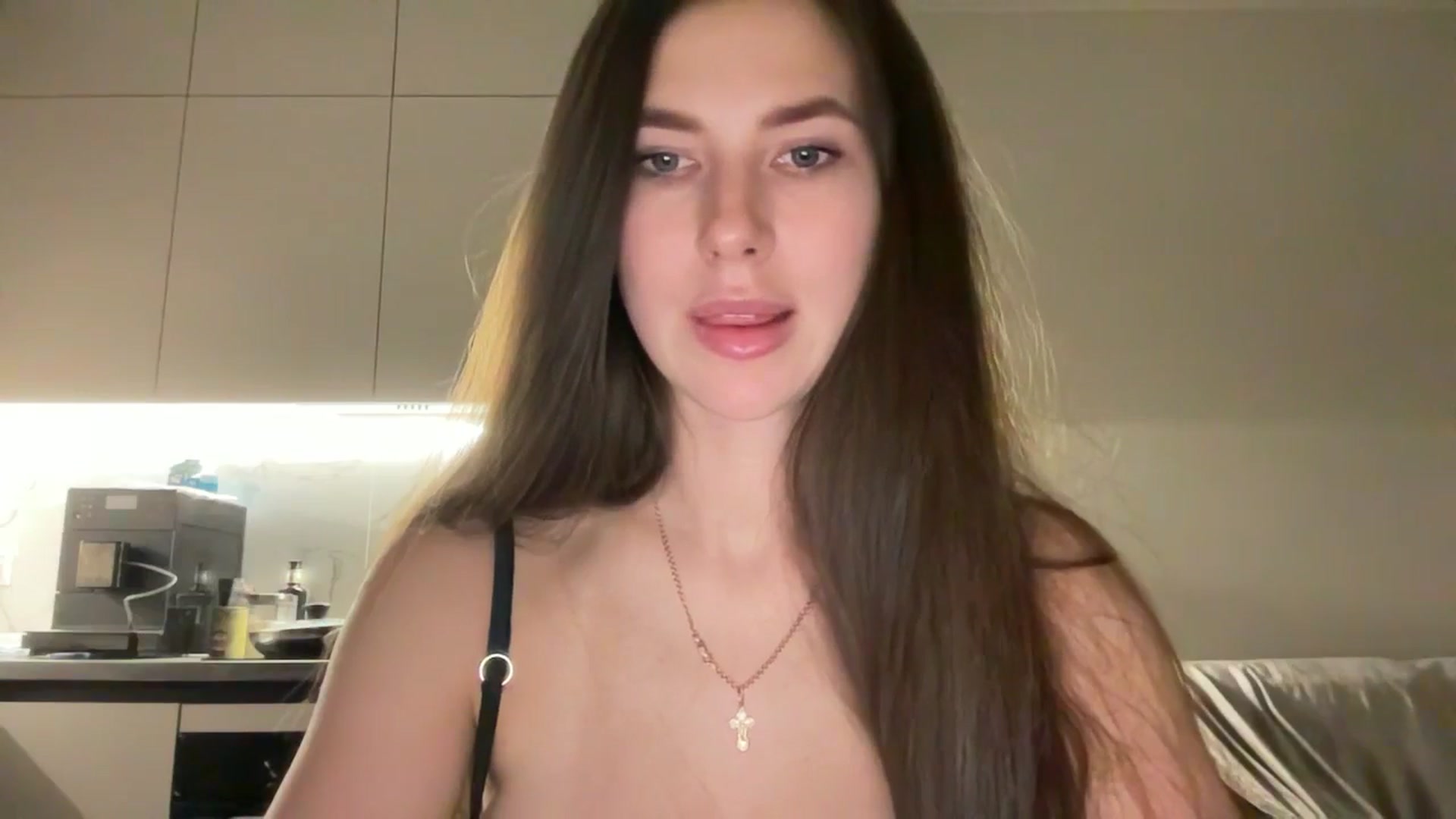 Gallery image thumbnail from kissfreeze's myfreecams stream on, 01/08/2026, 16:14 image 6 of 20