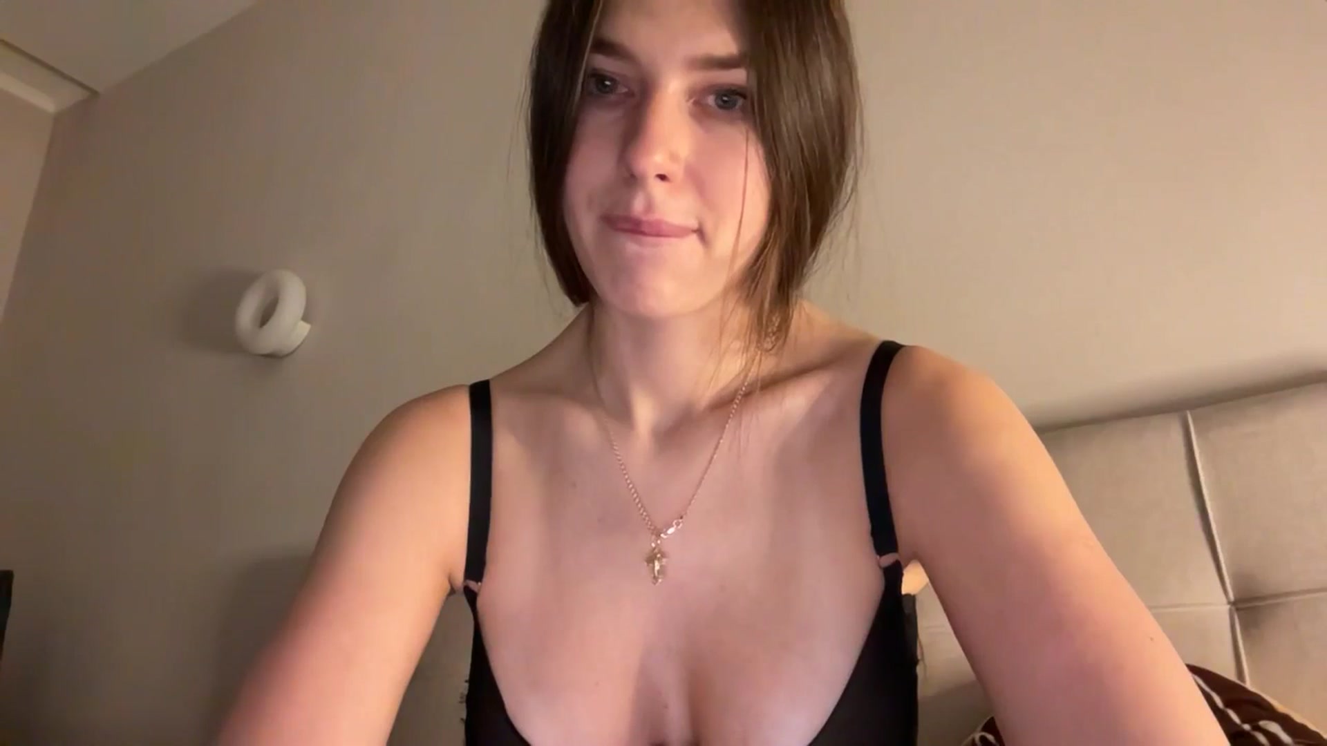 Gallery image thumbnail from kissfreeze's myfreecams stream on, 01/12/2026, 21:49 image 6 of 20