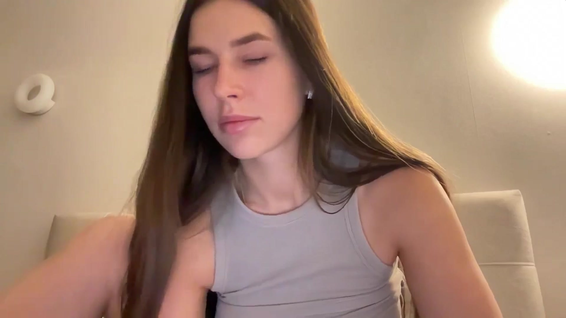Gallery image thumbnail from kissfreeze's myfreecams stream on, 01/14/2026, 16:56 image 18 of 20
