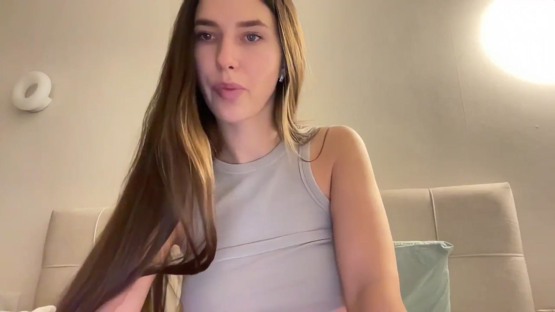 Gallery image thumbnail from kissfreeze's myfreecams stream on, 01/14/2026, 16:56 image 9 of 20