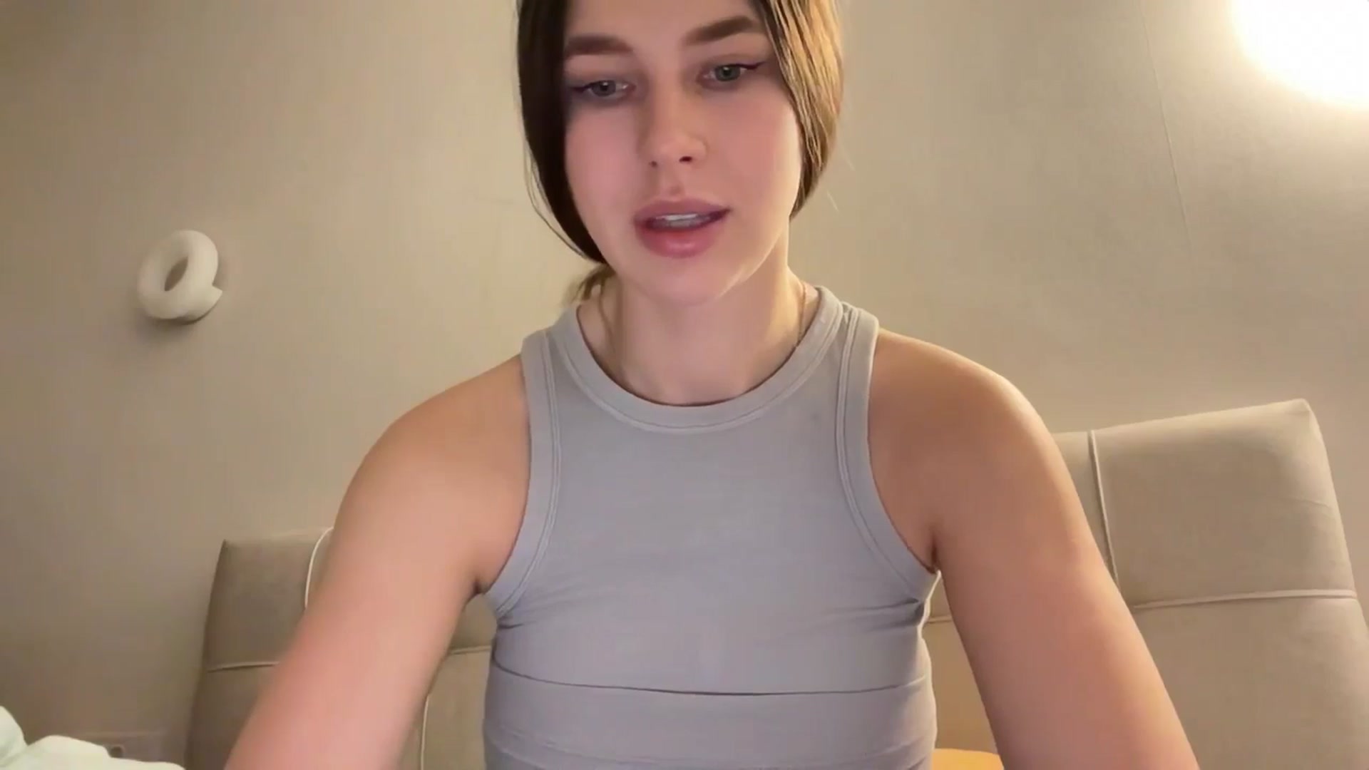 Gallery image thumbnail from kissfreeze's myfreecams stream on, 01/14/2026, 23:29 image 9 of 20