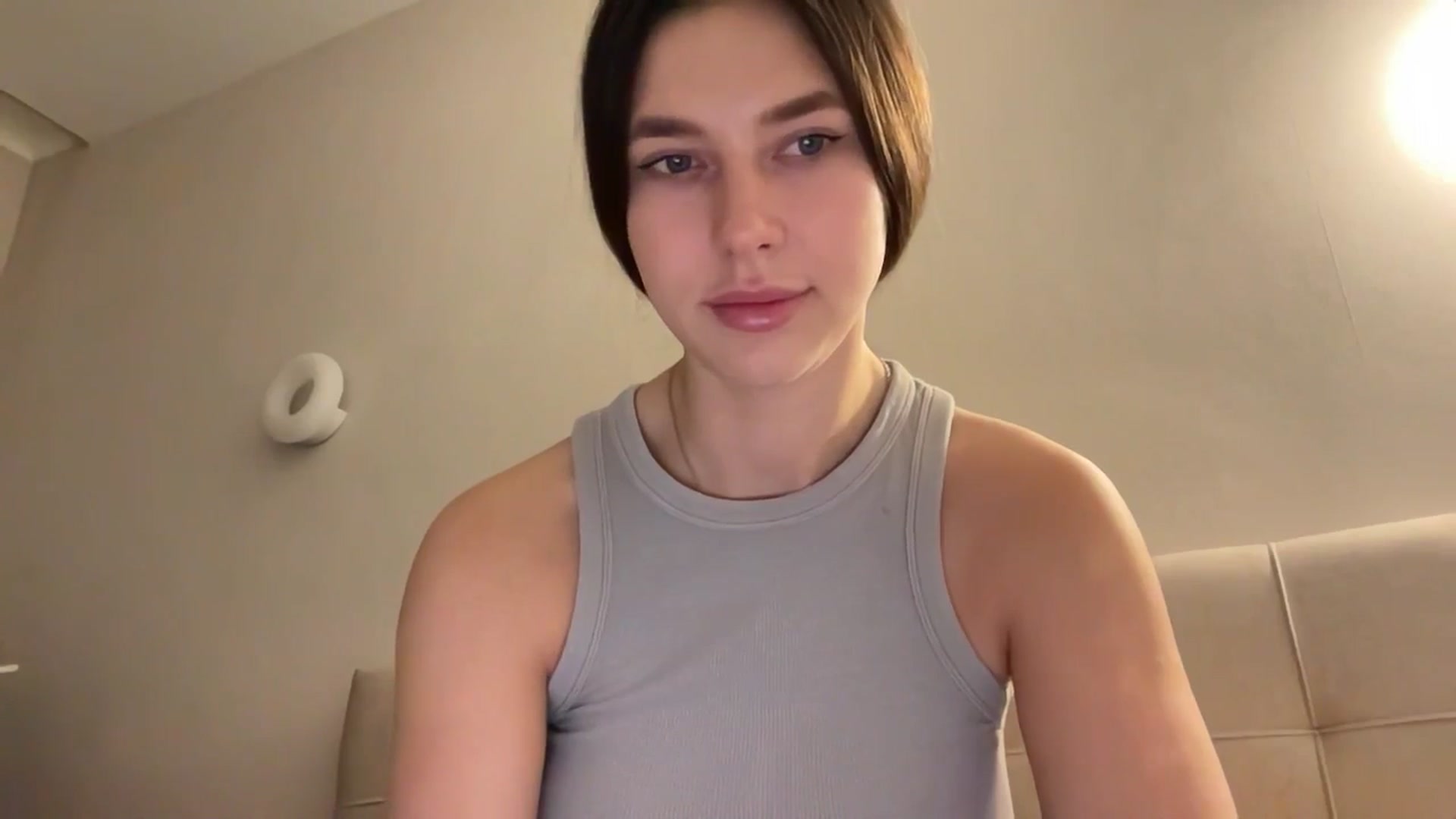 Gallery image thumbnail from kissfreeze's myfreecams stream on, 01/15/2026, 24:02 image 18 of 20