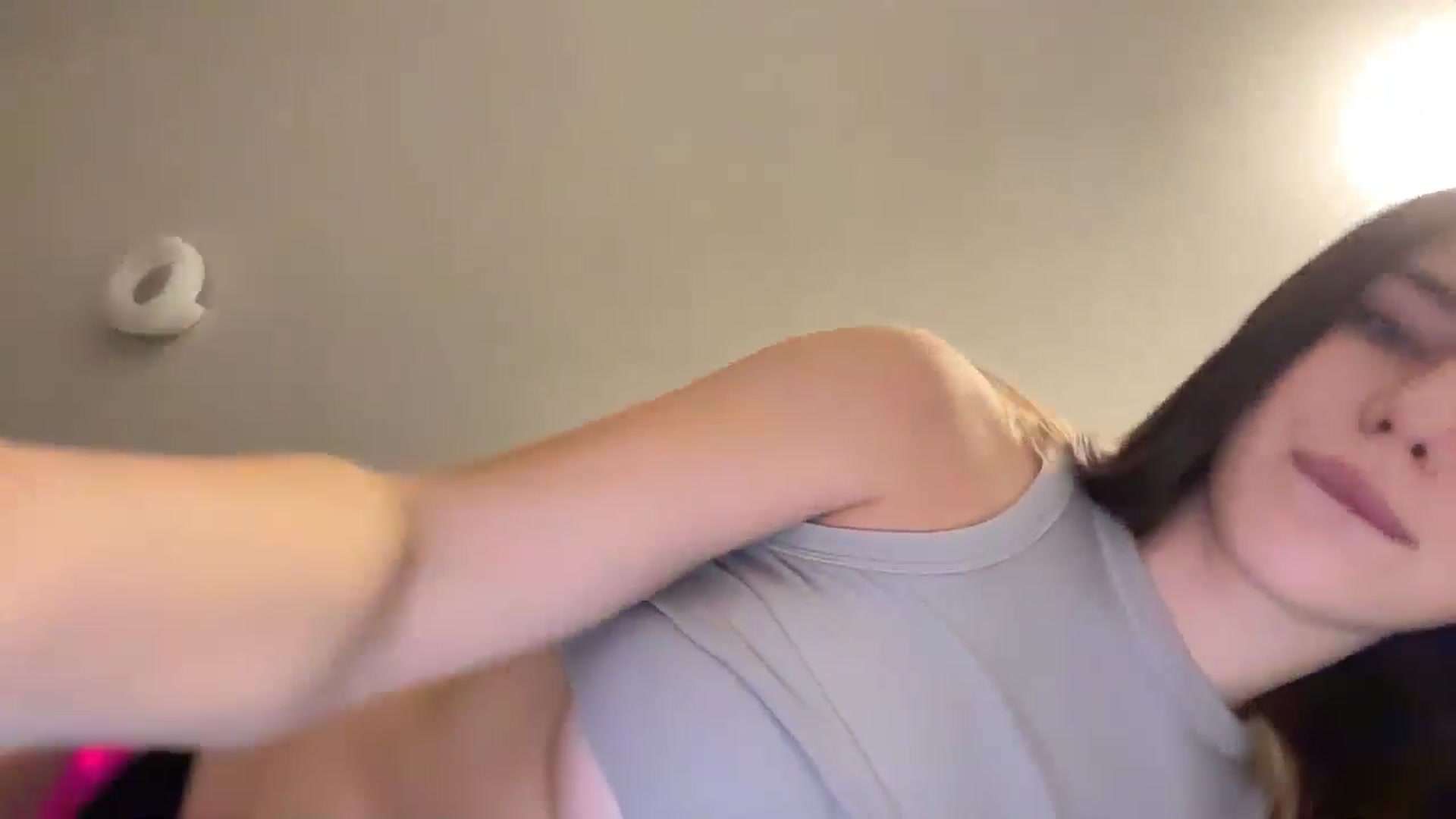 Gallery image thumbnail from kissfreeze's myfreecams stream on, 01/18/2026, 24:11 image 13 of 20