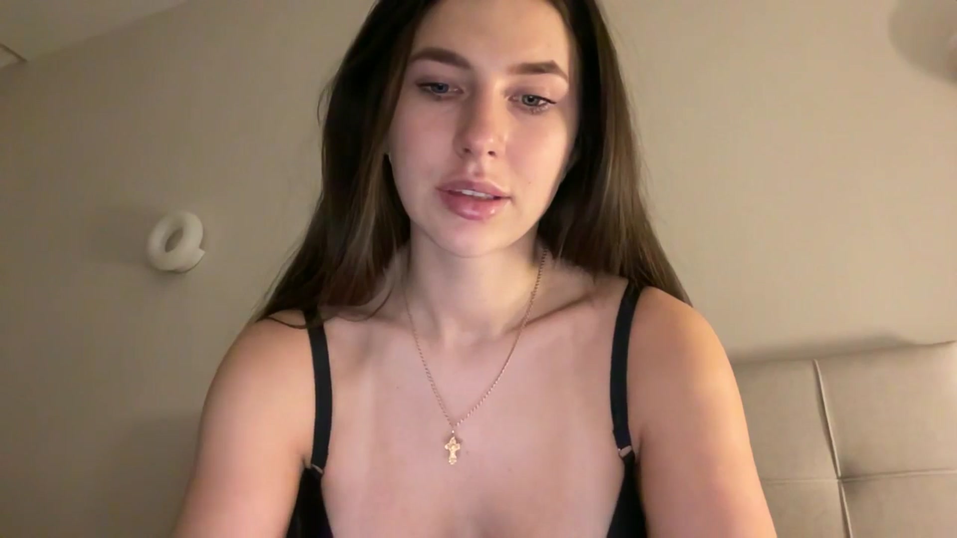 Gallery image thumbnail from kissfreeze's myfreecams stream on, 01/18/2026, 16:48 image 19 of 20