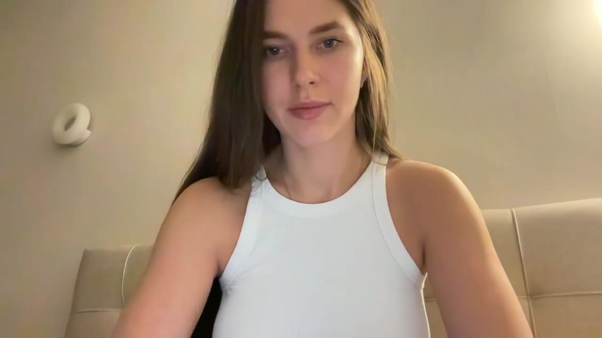 Gallery image thumbnail from kissfreeze's myfreecams stream on, 01/20/2026, 21:56 image 18 of 20