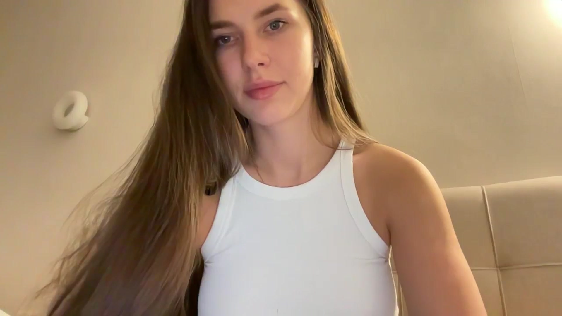Gallery image thumbnail from kissfreeze's myfreecams stream on, 01/20/2026, 21:56 image 16 of 20