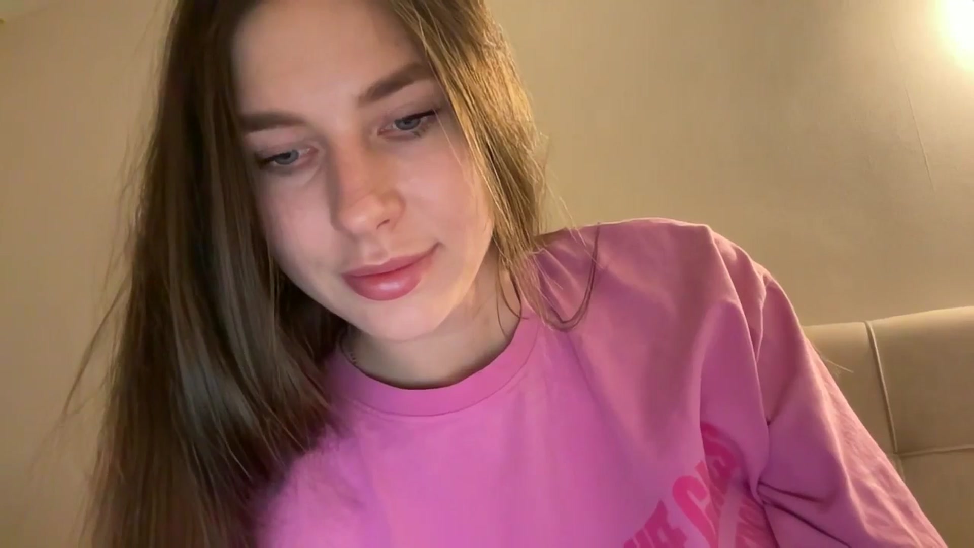 Gallery image thumbnail from kissfreeze's myfreecams stream on, 01/21/2026, 16:11 image 15 of 20