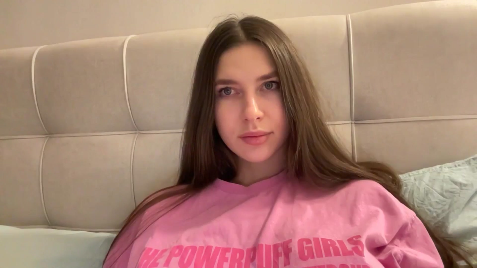 Gallery image thumbnail from kissfreeze's myfreecams stream on, 01/22/2026, 24:01 image 18 of 20