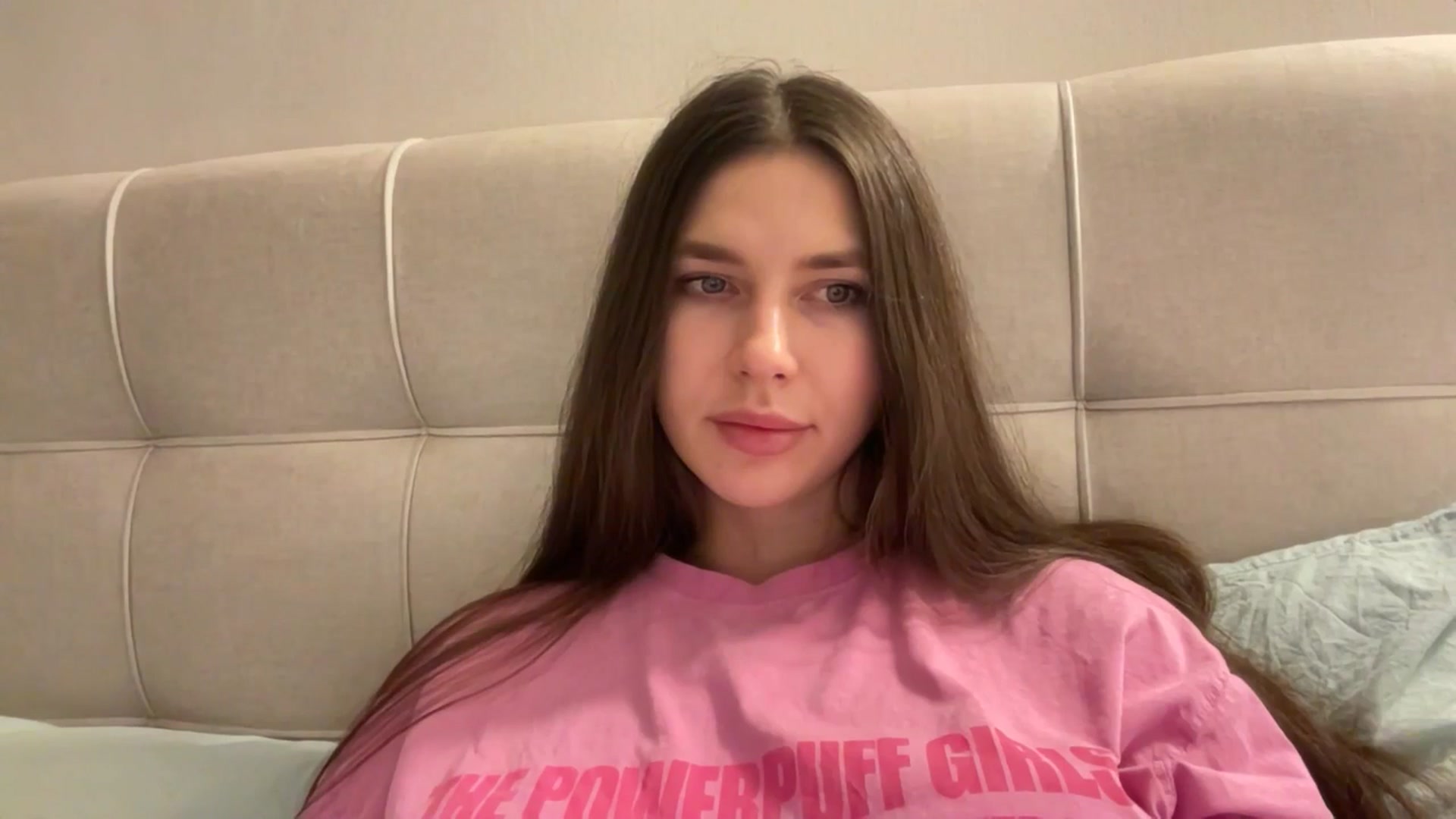 Gallery image thumbnail from kissfreeze's myfreecams stream on, 01/22/2026, 24:01 image 15 of 20