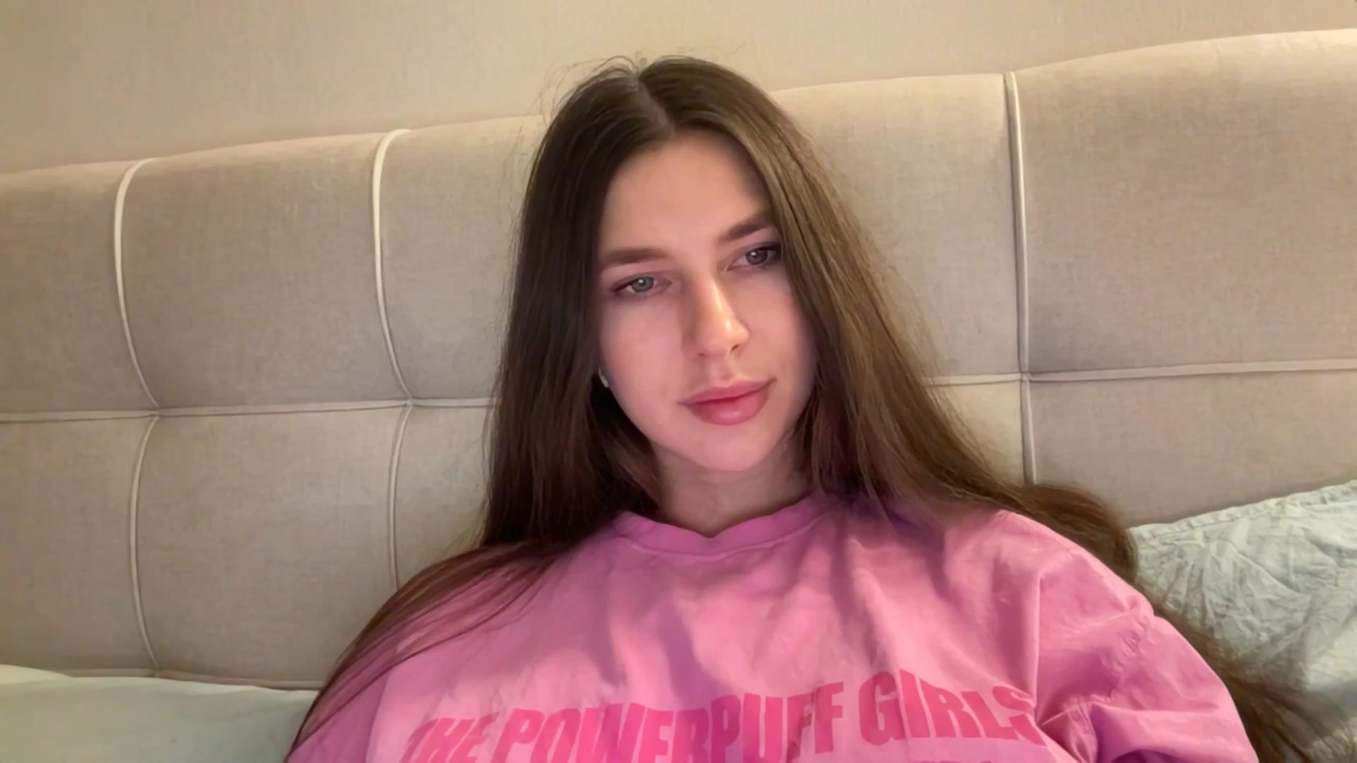 Gallery image thumbnail from kissfreeze's myfreecams stream on, 01/22/2026, 24:01 image 14 of 20