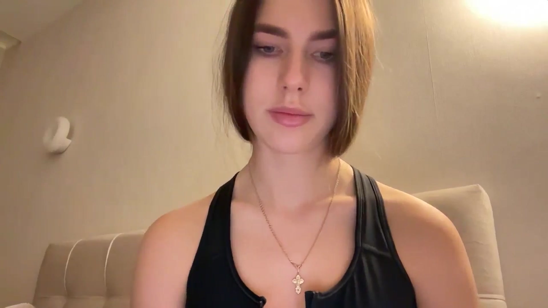 Gallery image thumbnail from kissfreeze's myfreecams stream on, 01/22/2026, 16:38 image 18 of 20