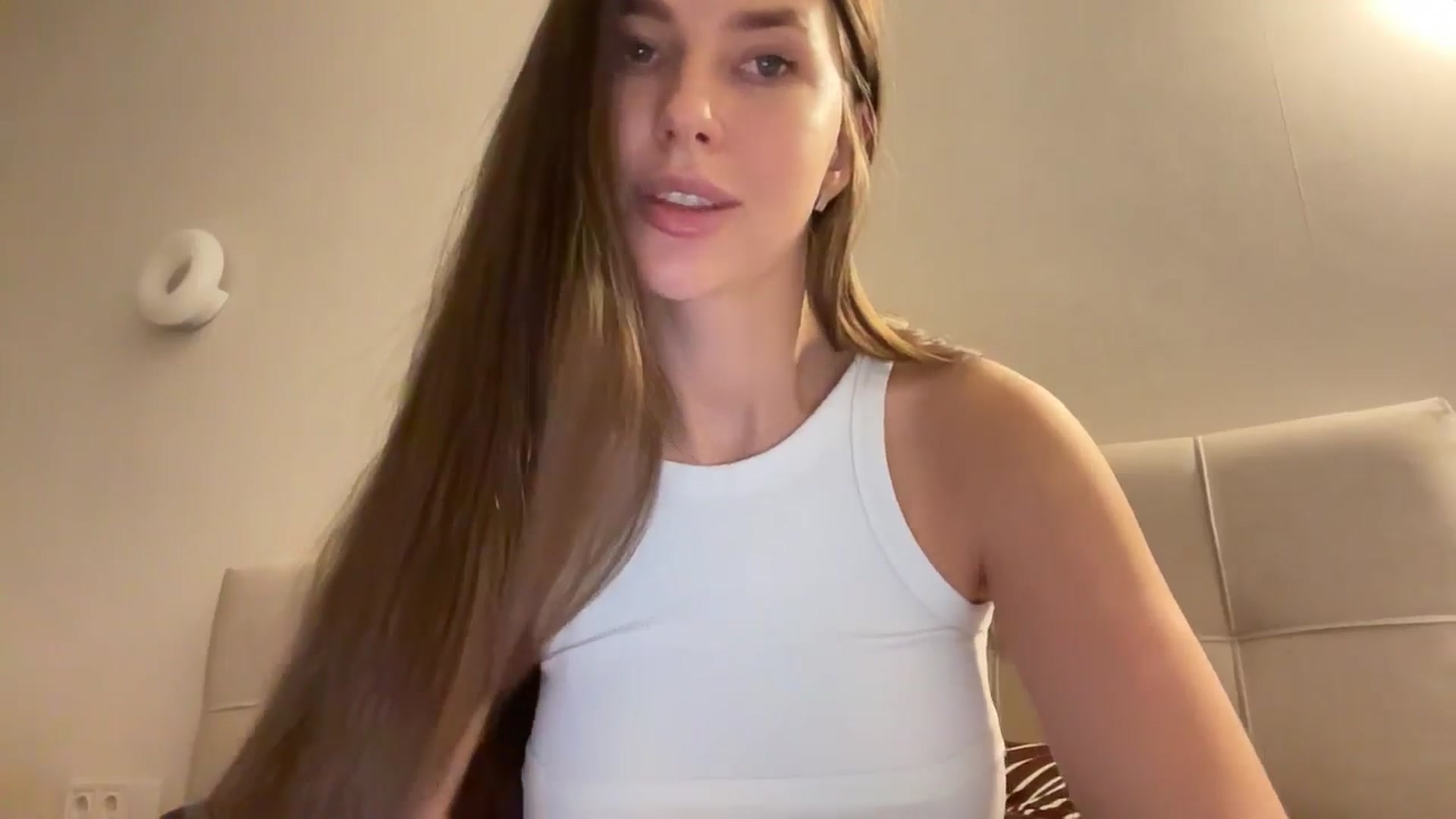 Gallery image thumbnail from kissfreeze's myfreecams stream on, 01/31/2026, 22:50 image 5 of 20
