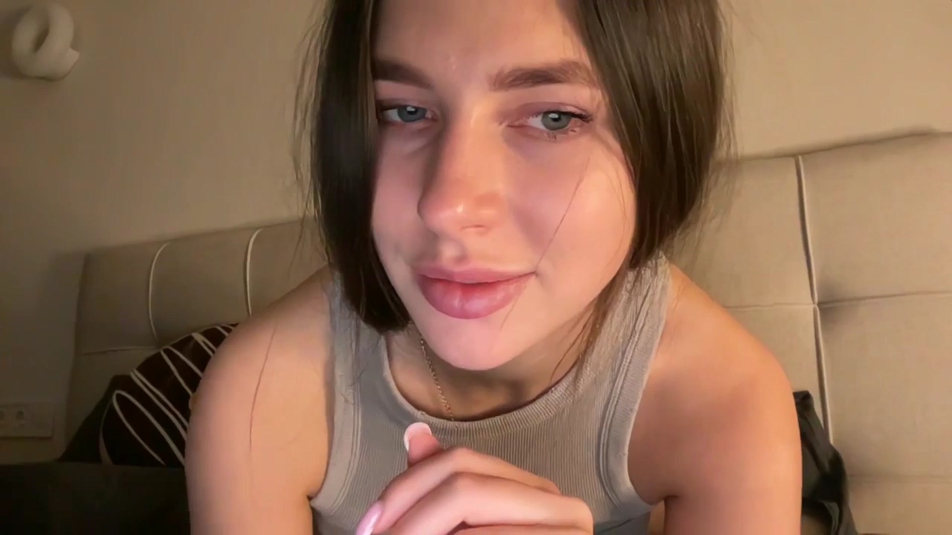Gallery image thumbnail from kissfreeze's myfreecams stream on, 02/07/2026, 15:48 image 10 of 20