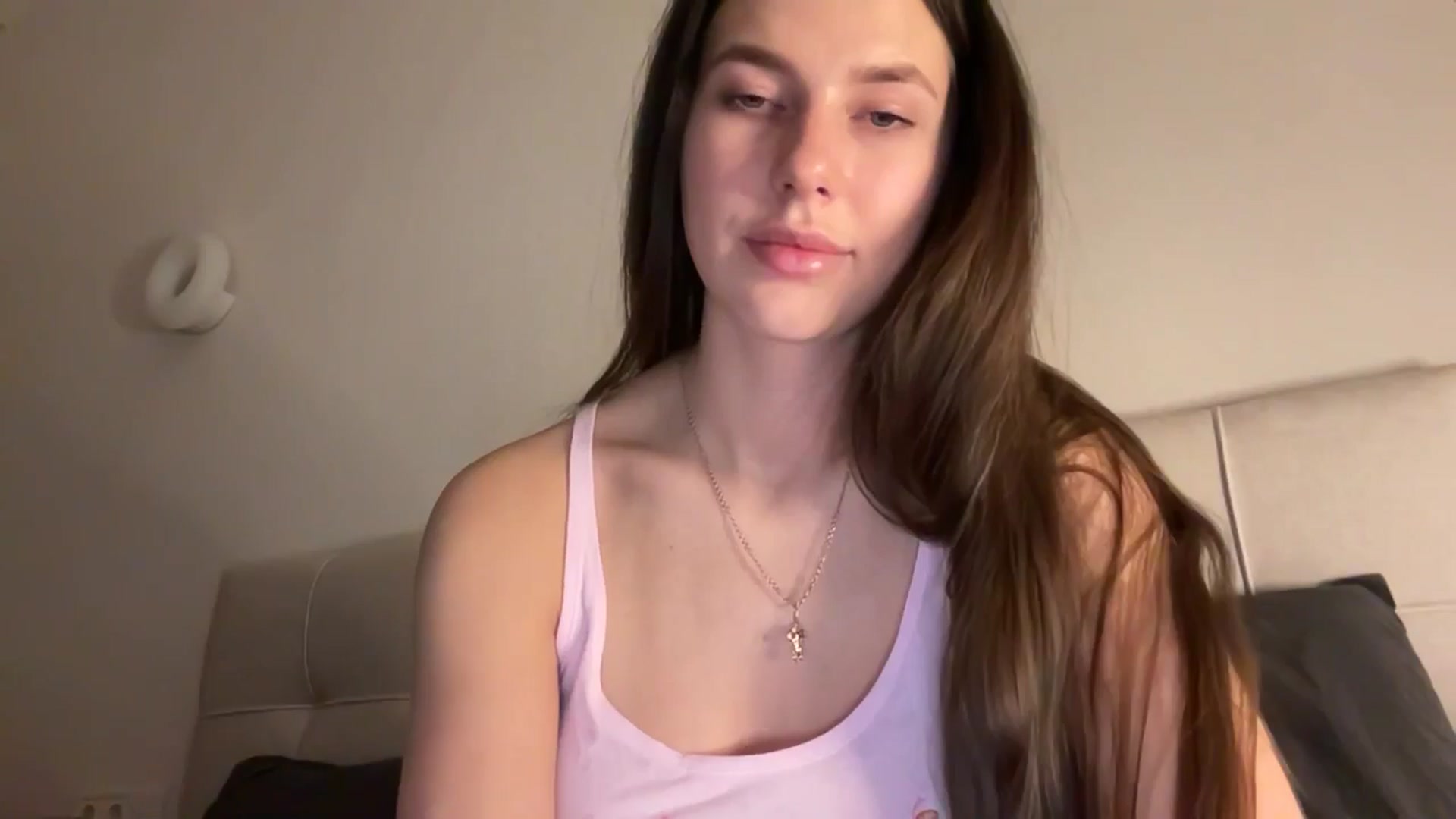 Gallery image thumbnail from kissfreeze's myfreecams stream on, 02/08/2026, 24:14 image 14 of 20