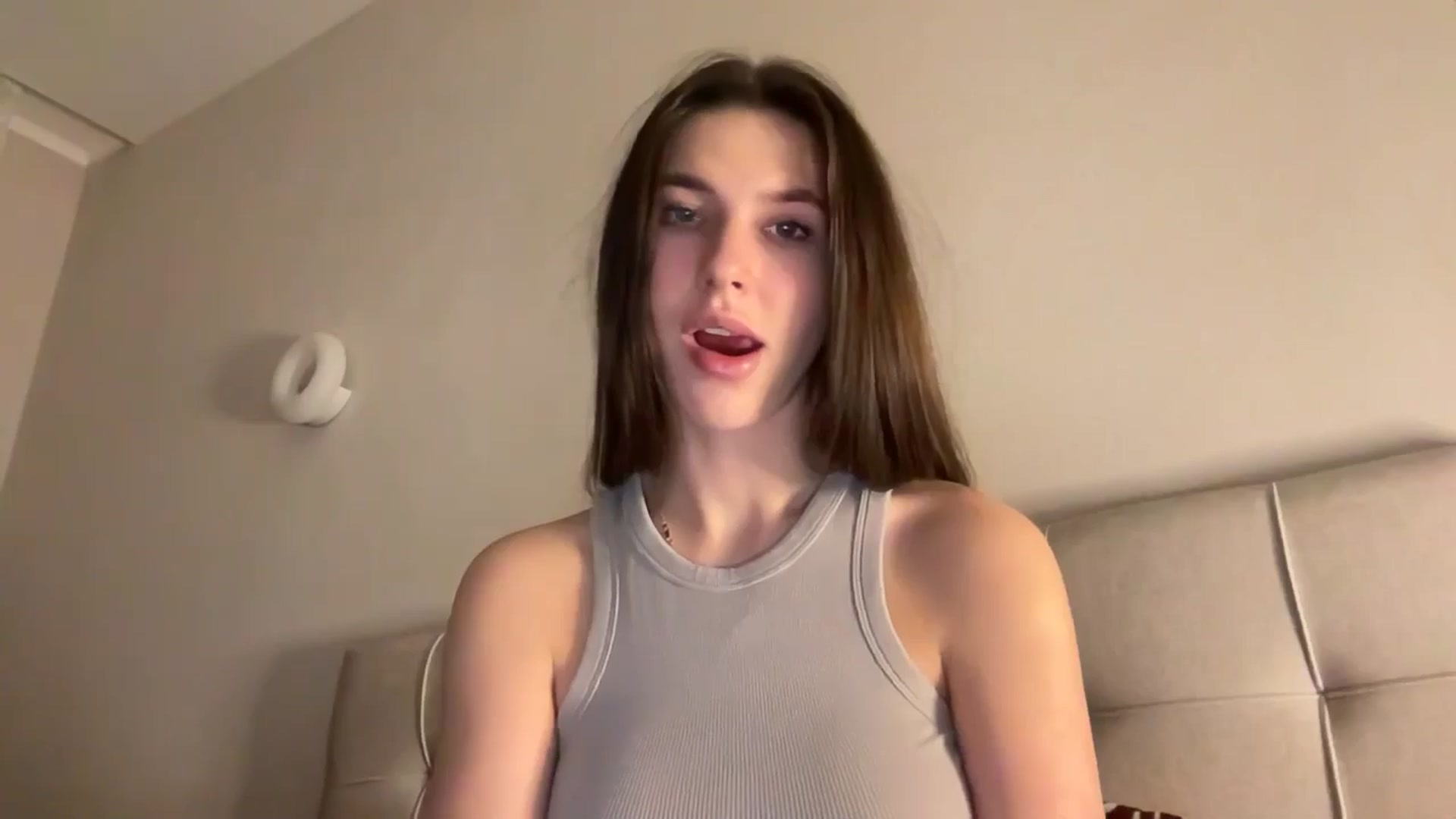 Gallery image thumbnail from kissfreeze's myfreecams stream on, 02/19/2026, 21:24 image 14 of 20