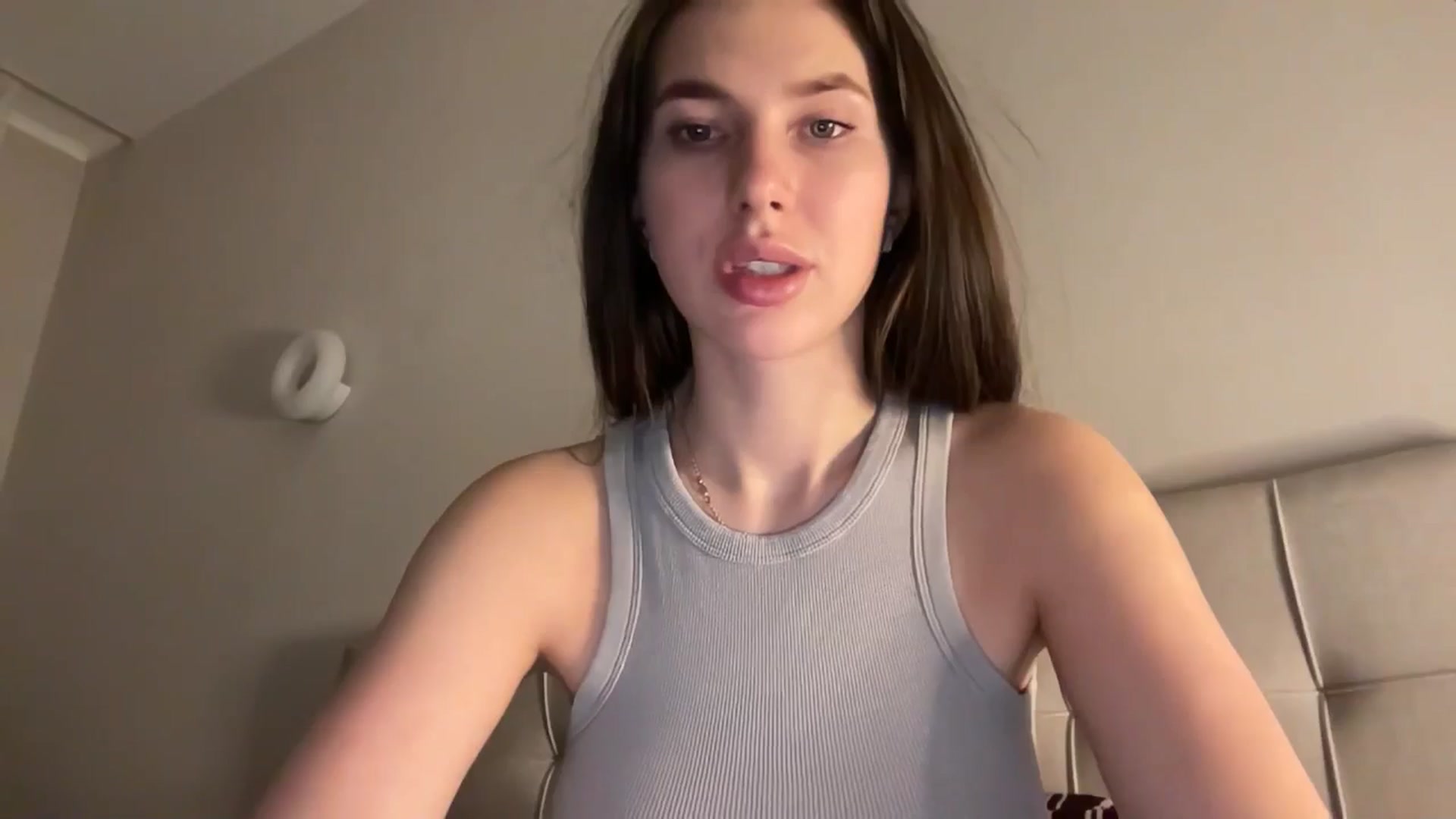 Gallery image thumbnail from kissfreeze's myfreecams stream on, 02/19/2026, 21:24 image 8 of 20