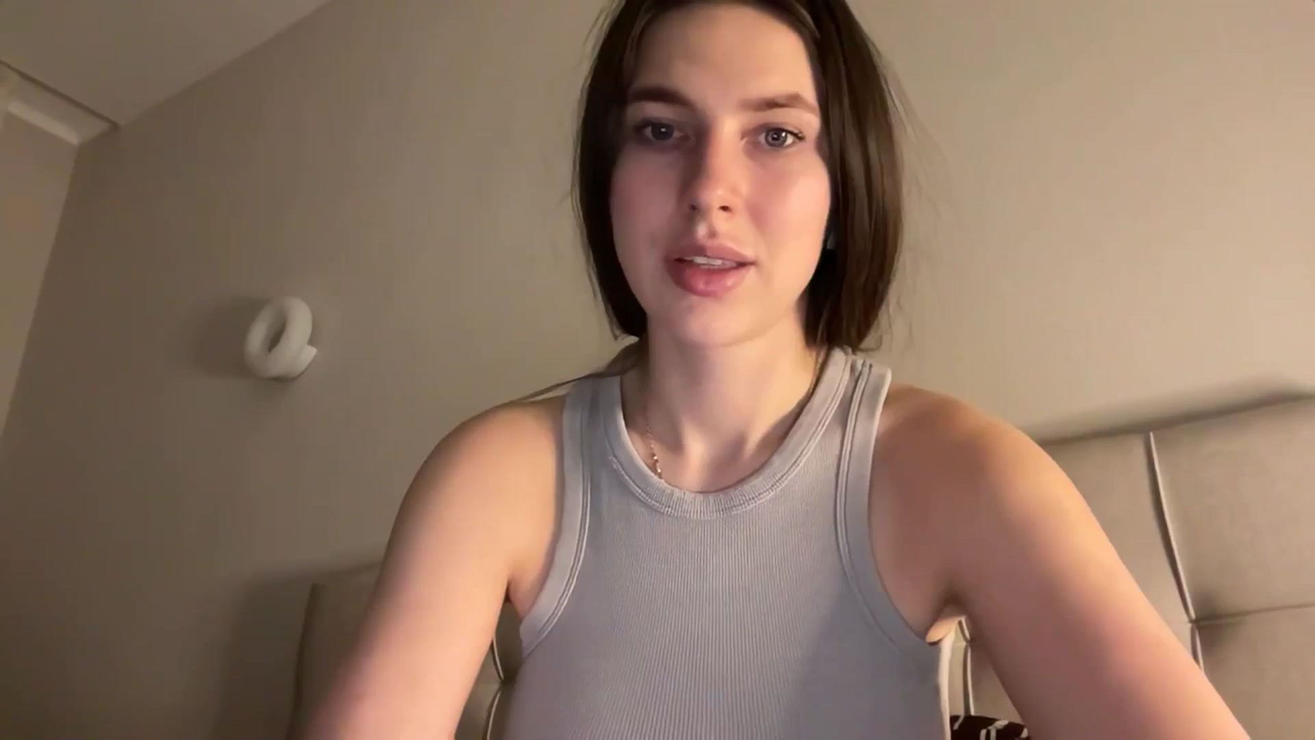 Gallery image thumbnail from kissfreeze's myfreecams stream on, 02/19/2026, 21:24 image 18 of 20