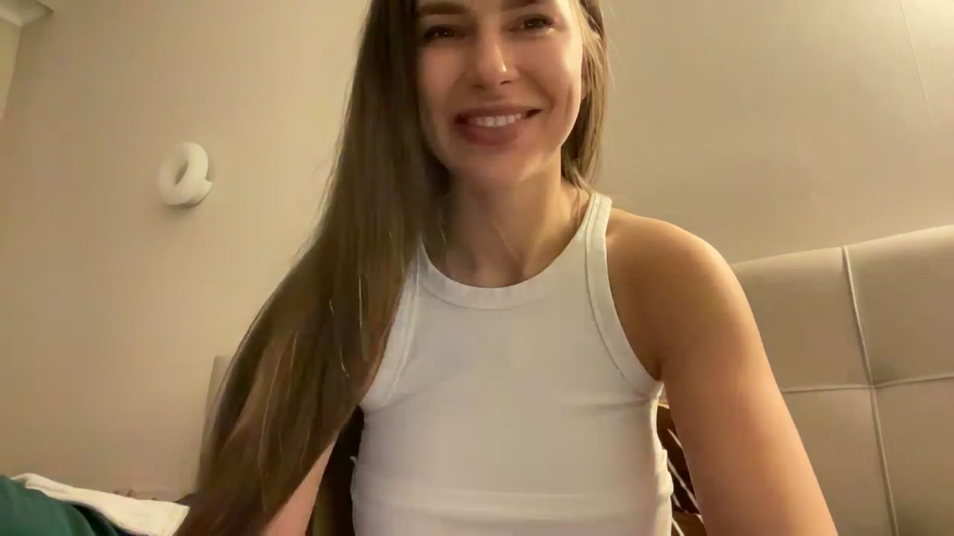 Gallery image thumbnail from kissfreeze's myfreecams stream on, 02/22/2026, 16:40 image 12 of 20