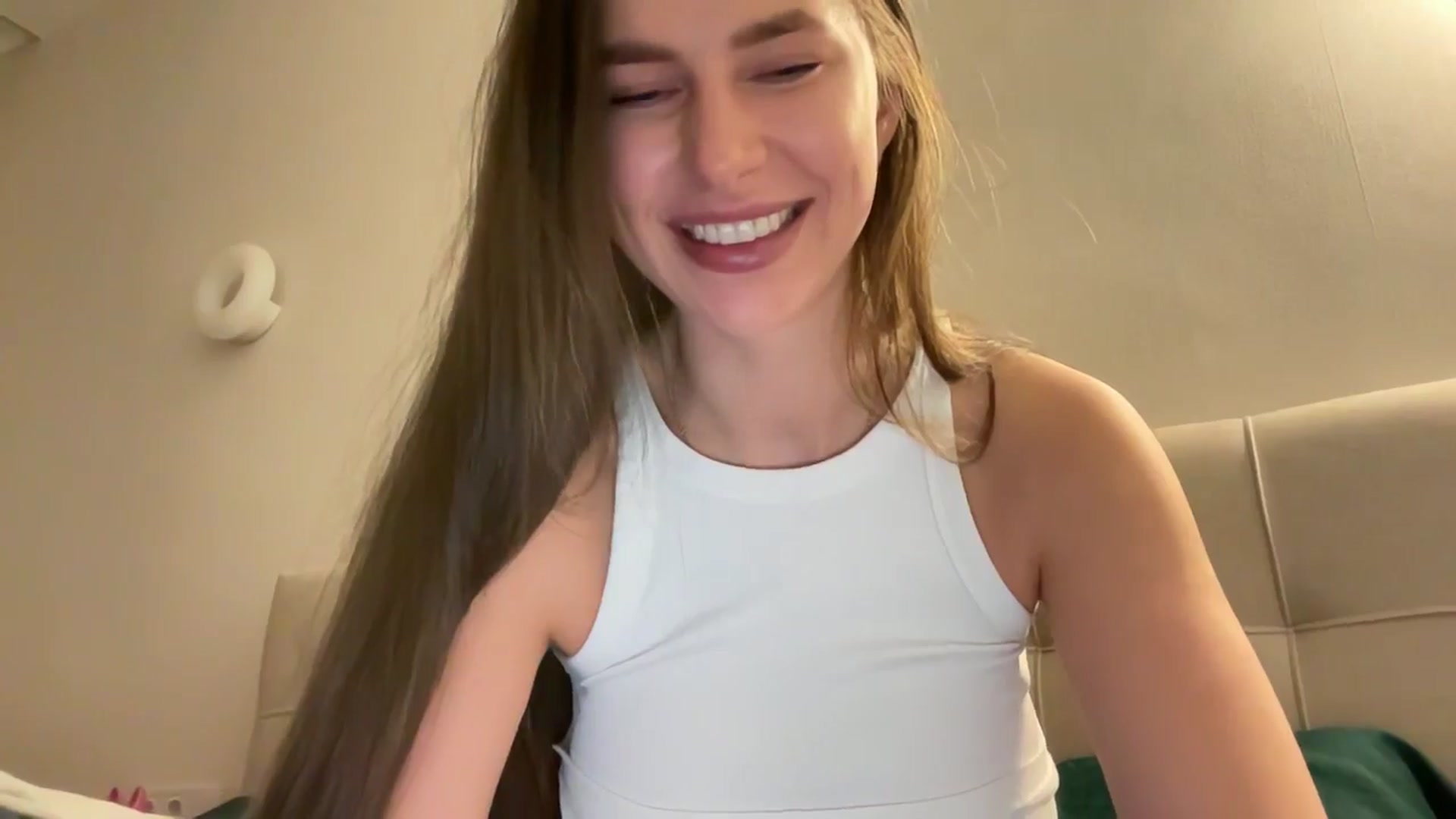 Gallery image thumbnail from kissfreeze's myfreecams stream on, 02/22/2026, 16:40 image 16 of 20