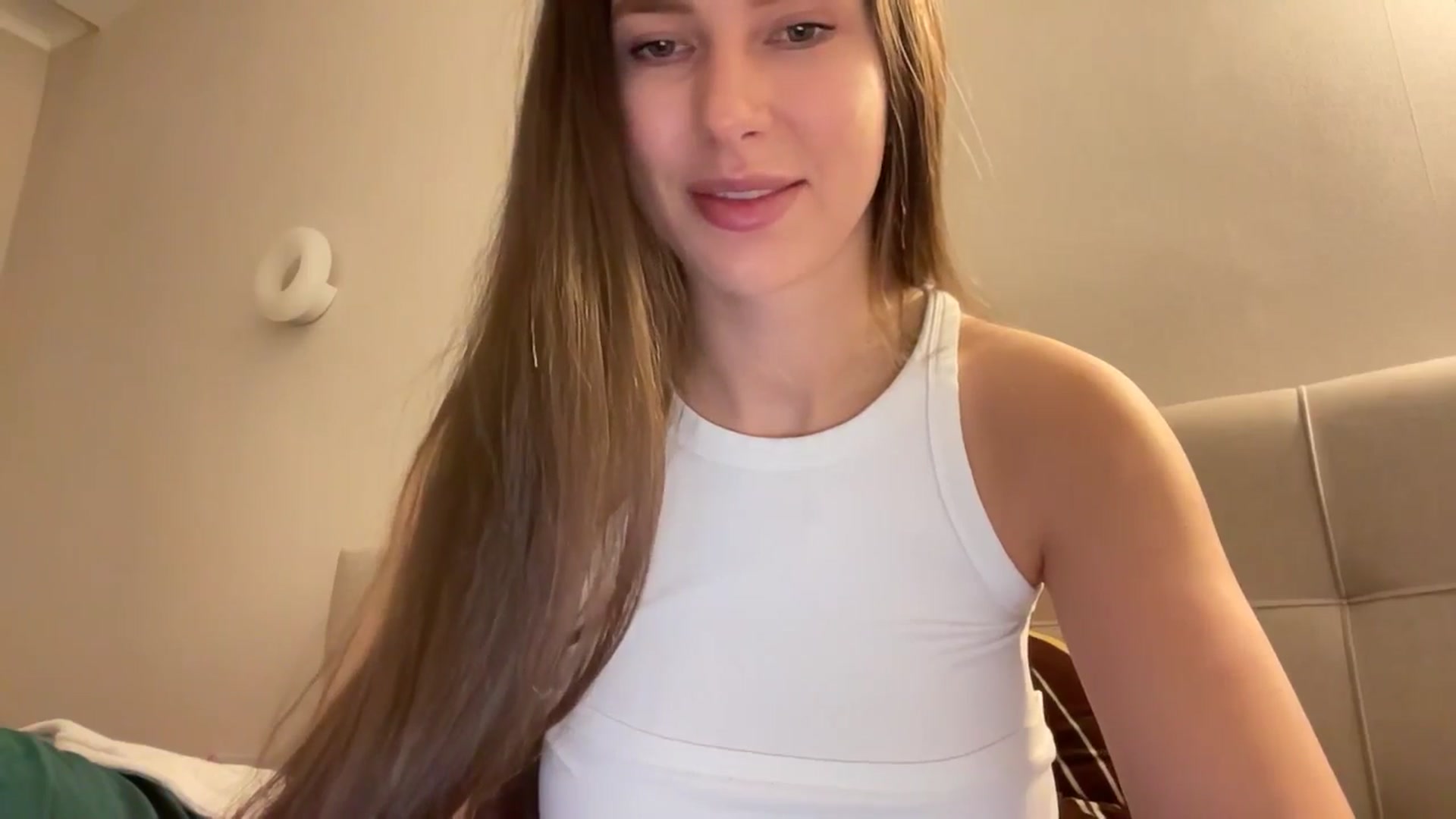 Gallery image thumbnail from kissfreeze's myfreecams stream on, 02/22/2026, 16:40 image 3 of 20